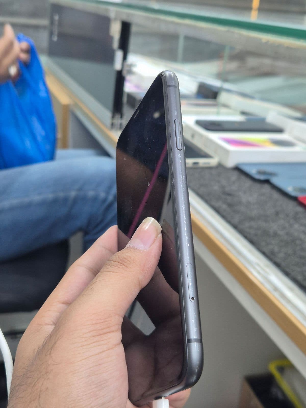 Apple iPhone 11 128GB in Black — photo 3
