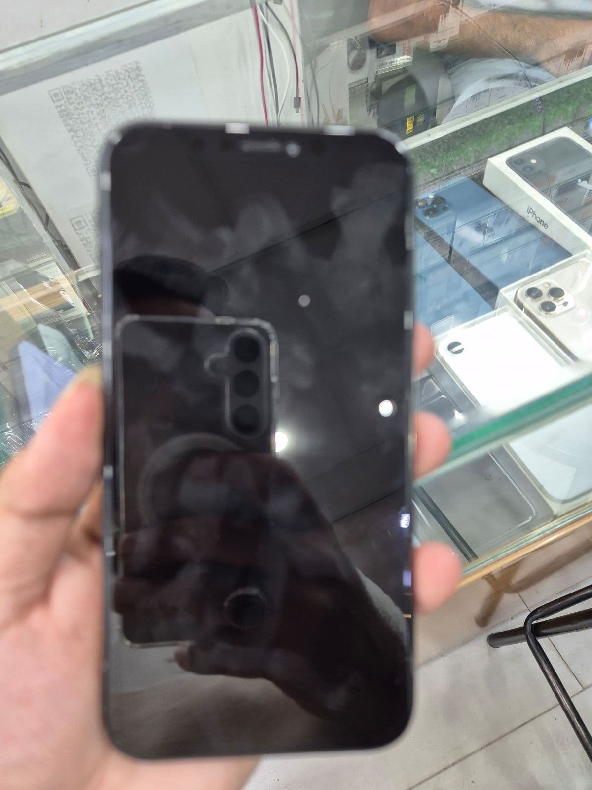 Apple iPhone XR 64GB in Black — photo 2