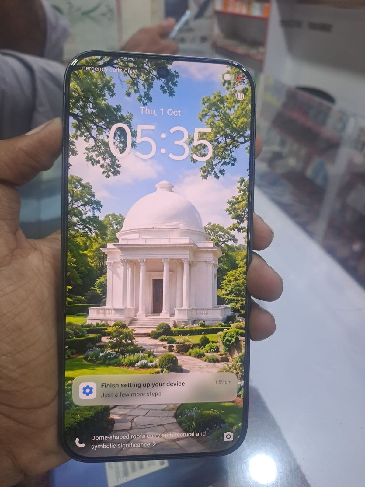 Vivo V70 12GB / 512GB in Dune Gray — photo 2