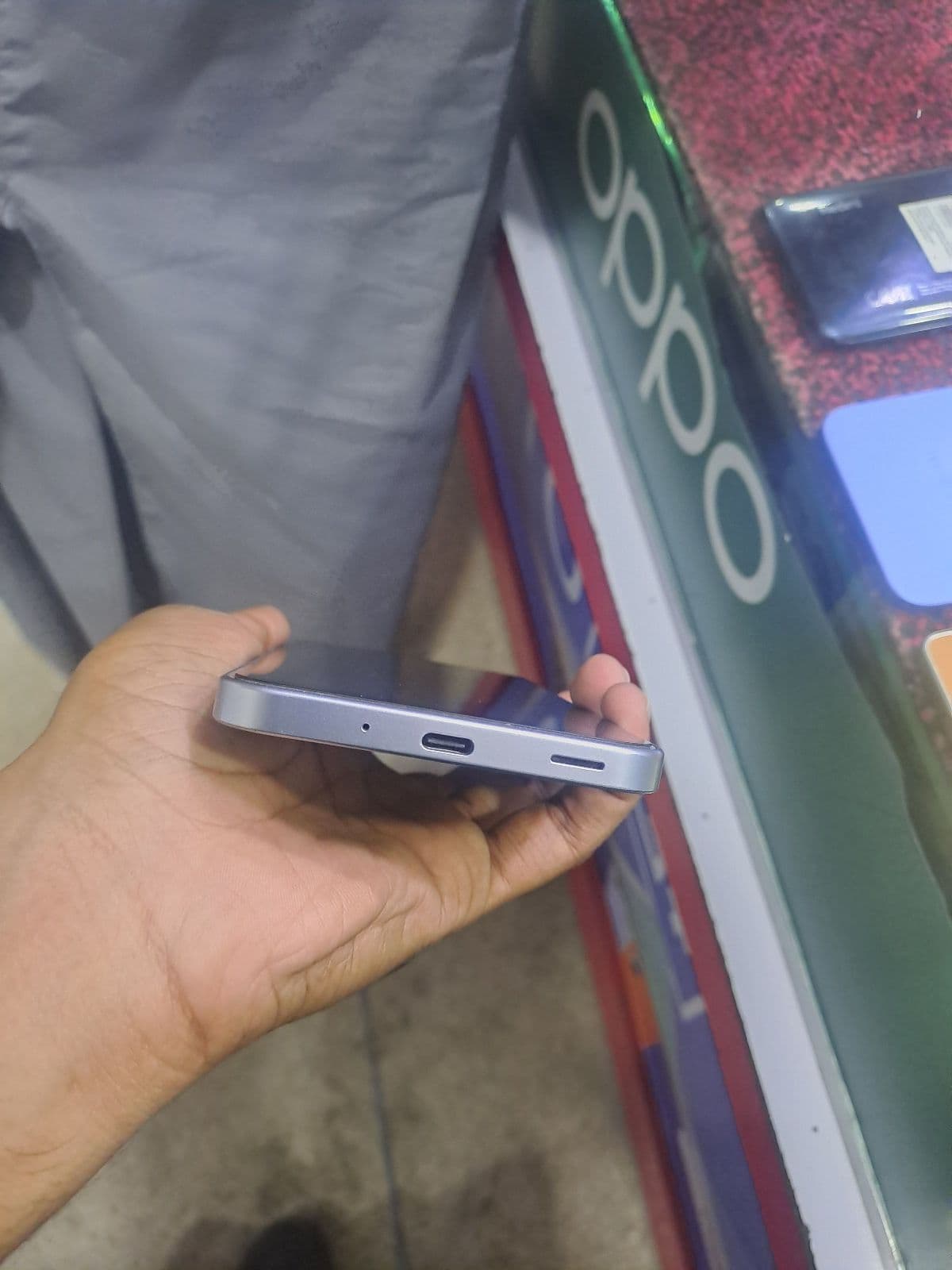 Samsung Galaxy A17 8GB / 256GB in Gray — photo 3