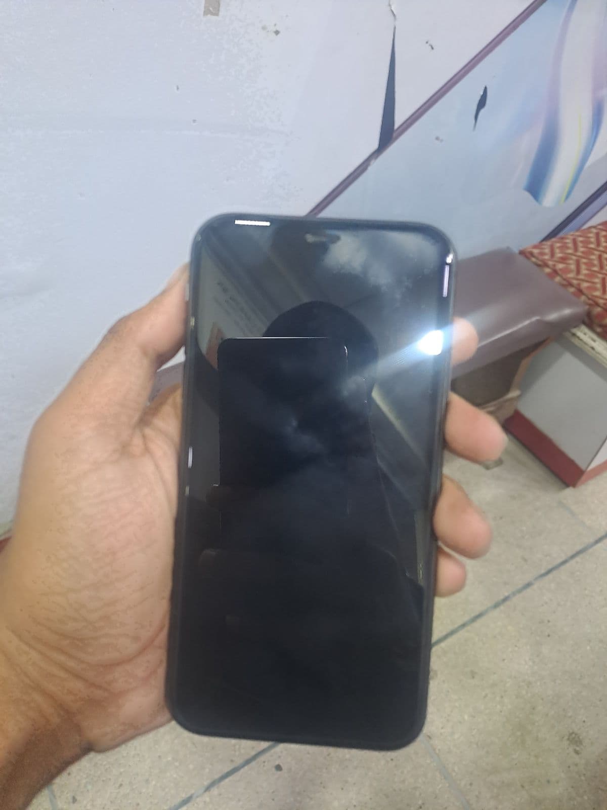 Apple iPhone 11 128GB in Black — photo 2