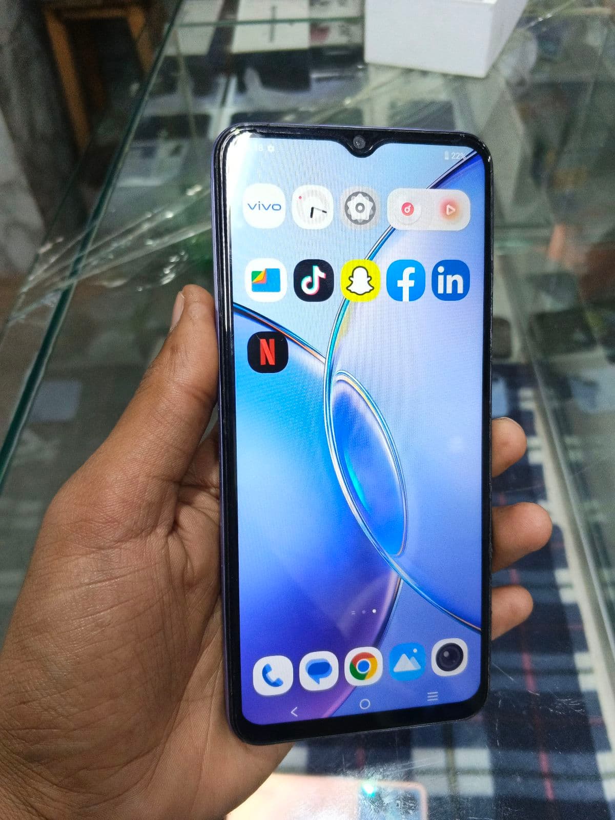 Vivo Y17s 4GB / 128GB in Glitter Purple — photo 2
