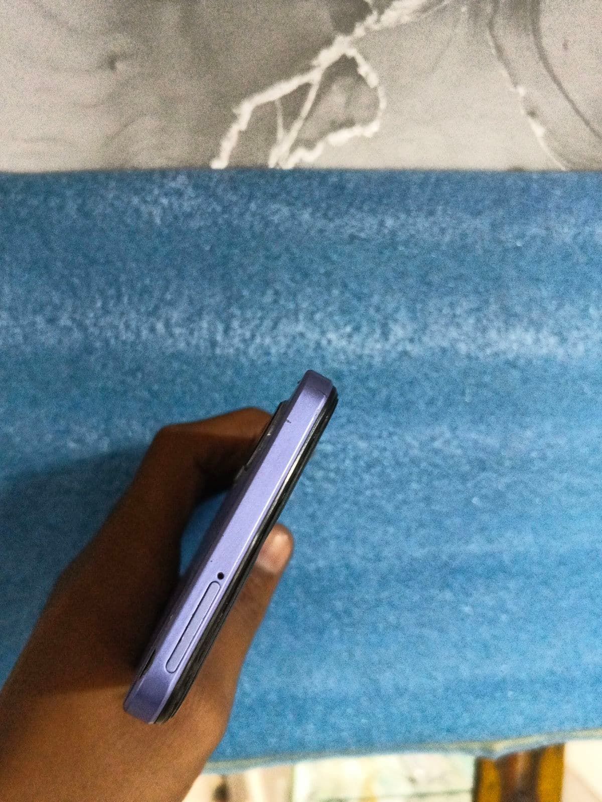 Vivo Y17s 4GB / 128GB in Glitter Purple — photo 5