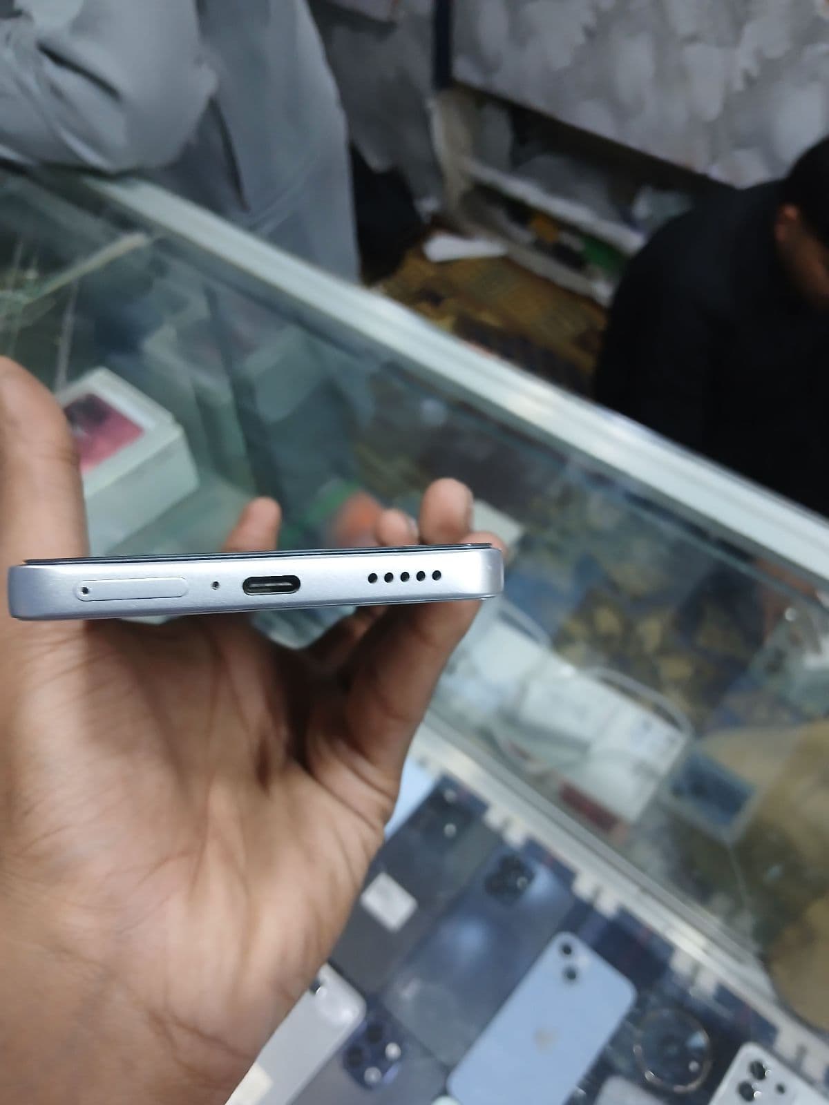 Vivo Y400 4G 8GB / 256GB in Pearl White — photo 3