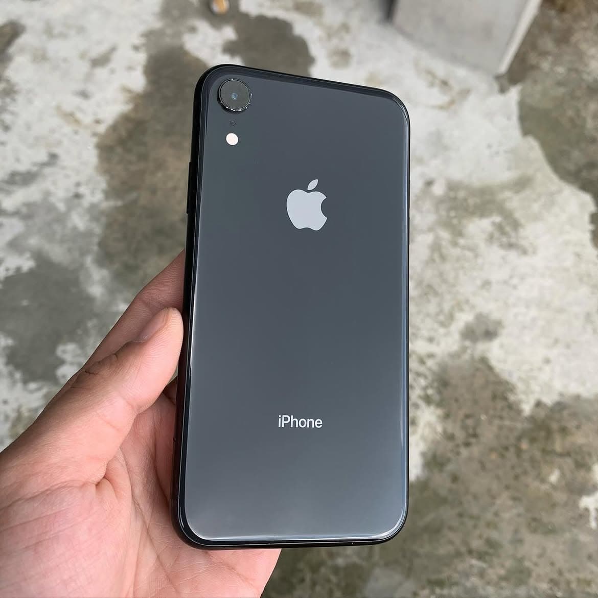 iPhone XR · 64GB