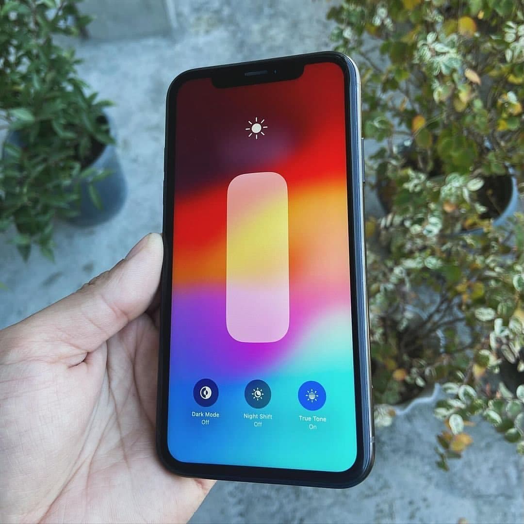 Apple iPhone XR 64GB in Black — photo 2