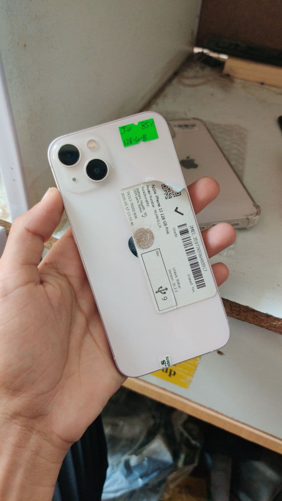 iPhone 13 · 128GB