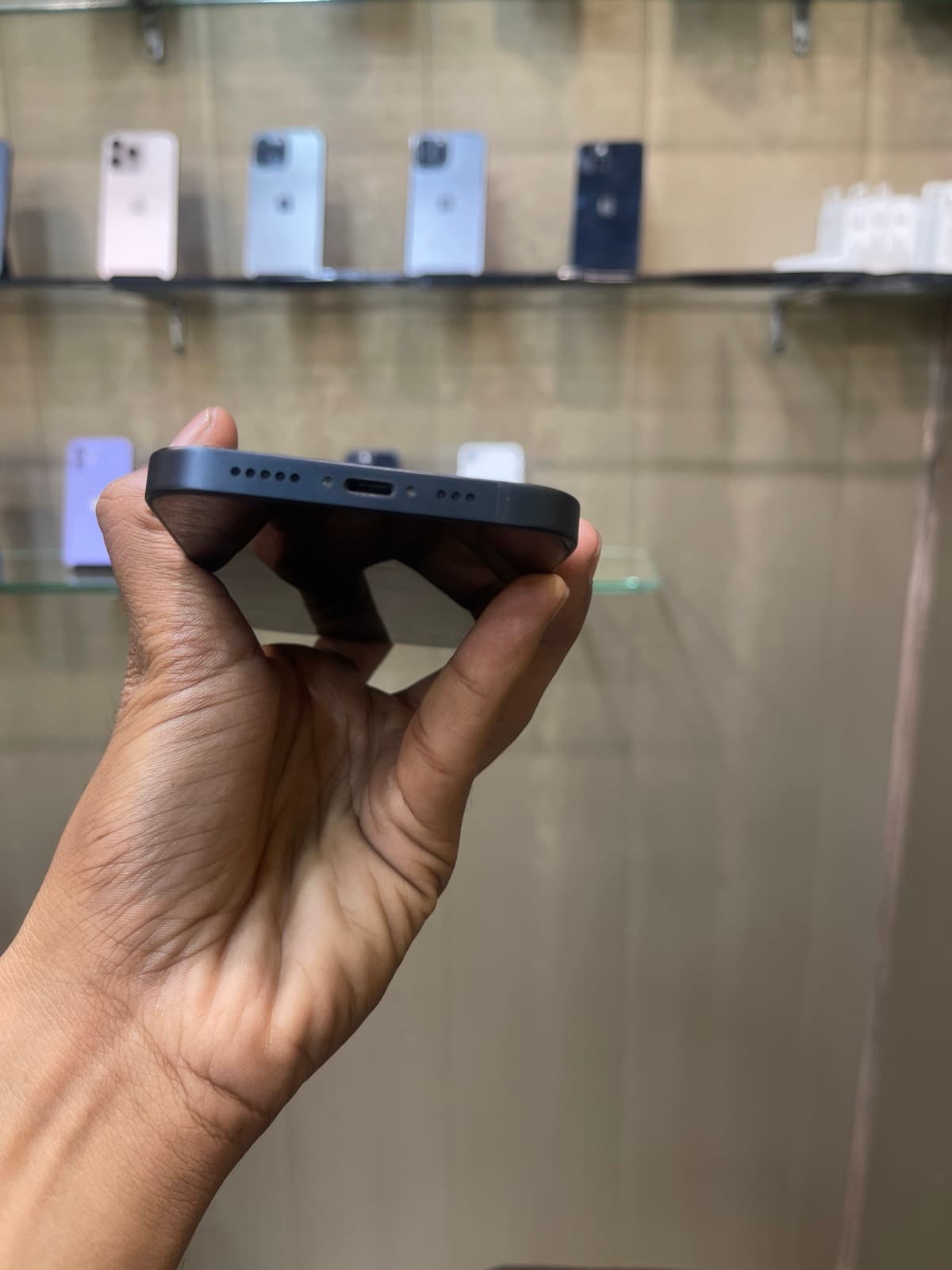 Apple iPhone 13 128GB in Midnight — photo 3