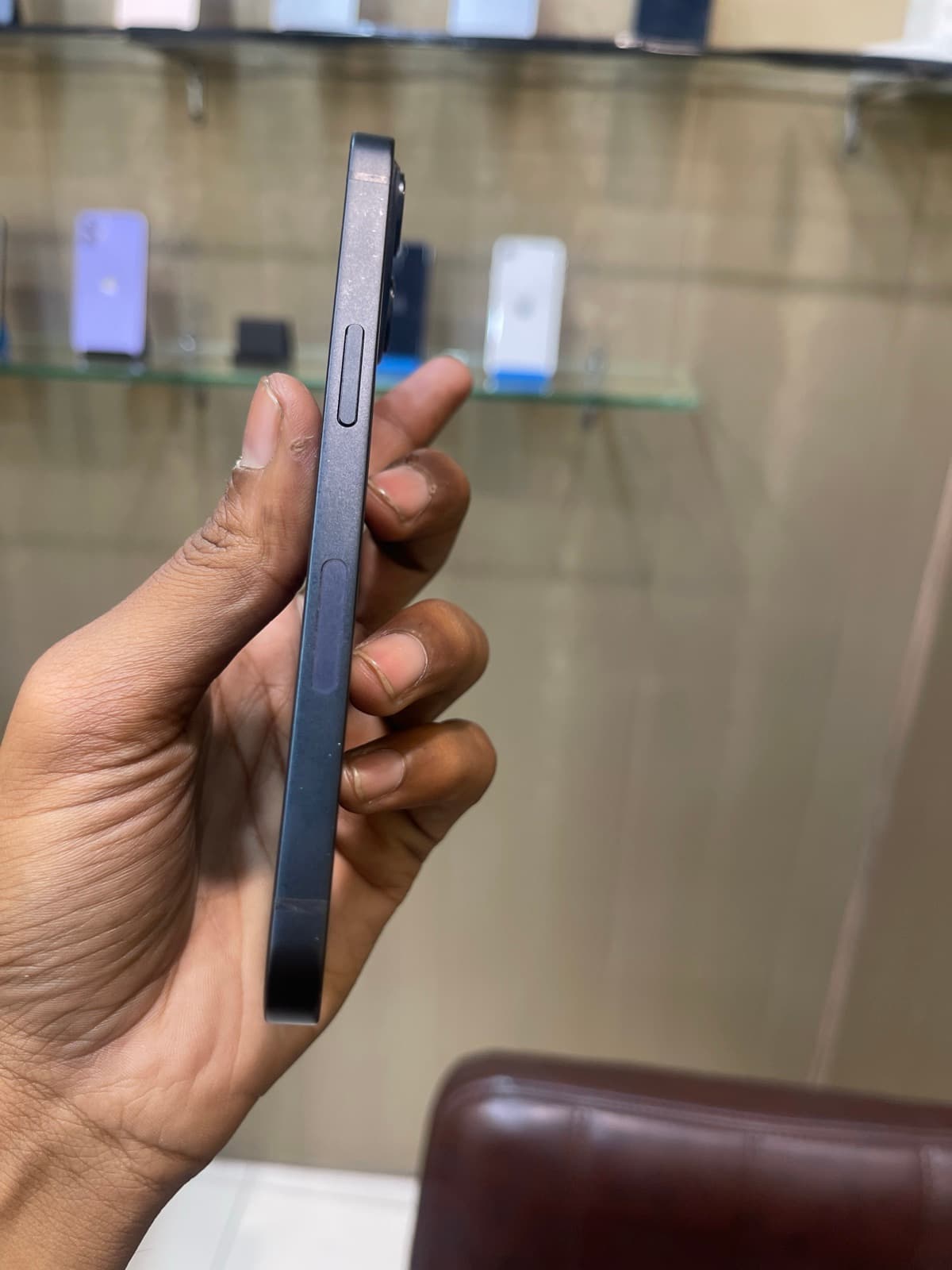 Apple iPhone 13 128GB in Midnight — photo 4