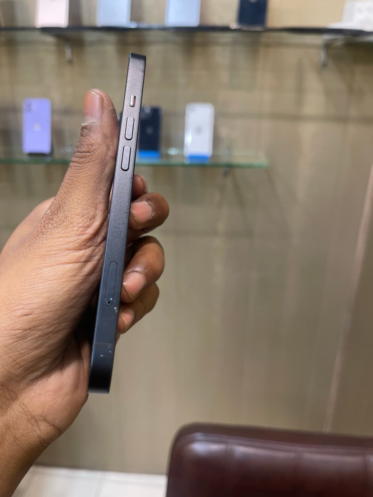 Apple iPhone 13 128GB in Midnight — photo 5