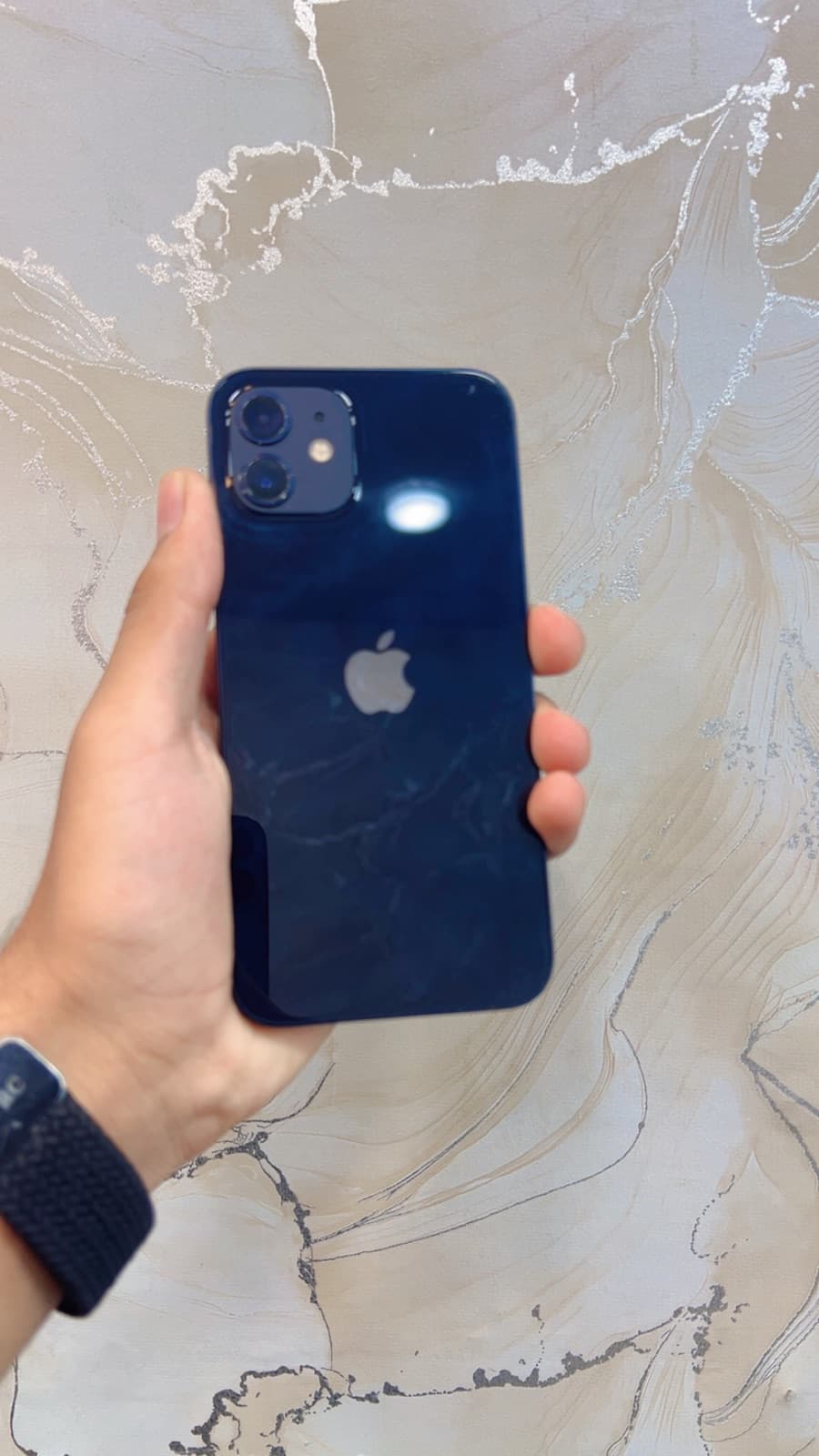 iPhone 12 · 64GB