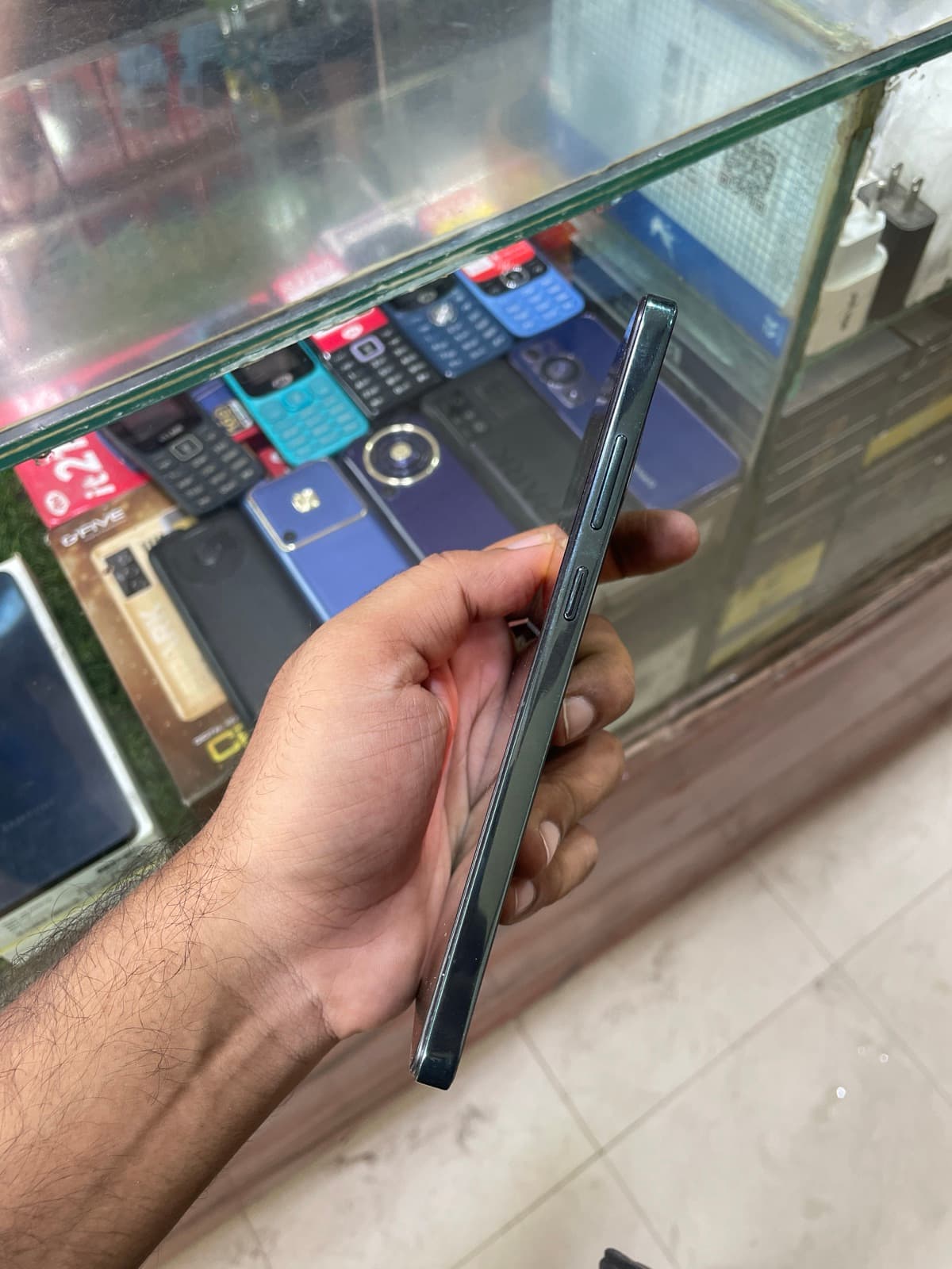 Oppo Reno 12 F 4G 8GB / 256GB in Olive Green — photo 4