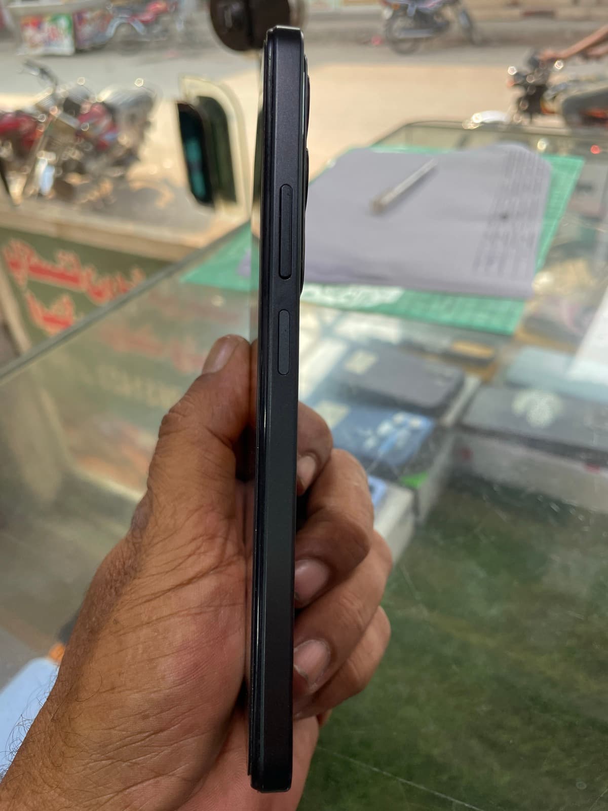 Realme C71 6GB / 128GB in Forest Owl — photo 3