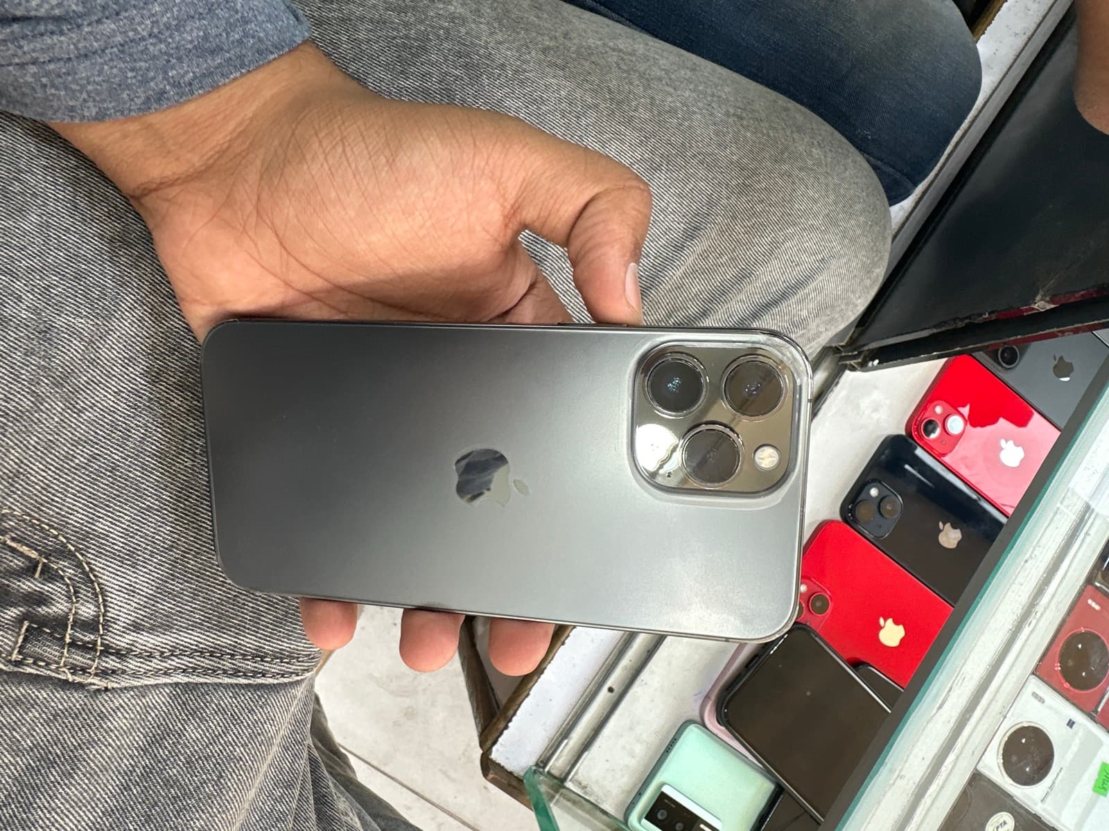 Apple iPhone 13 Pro Max 128GB in Graphite — photo 1