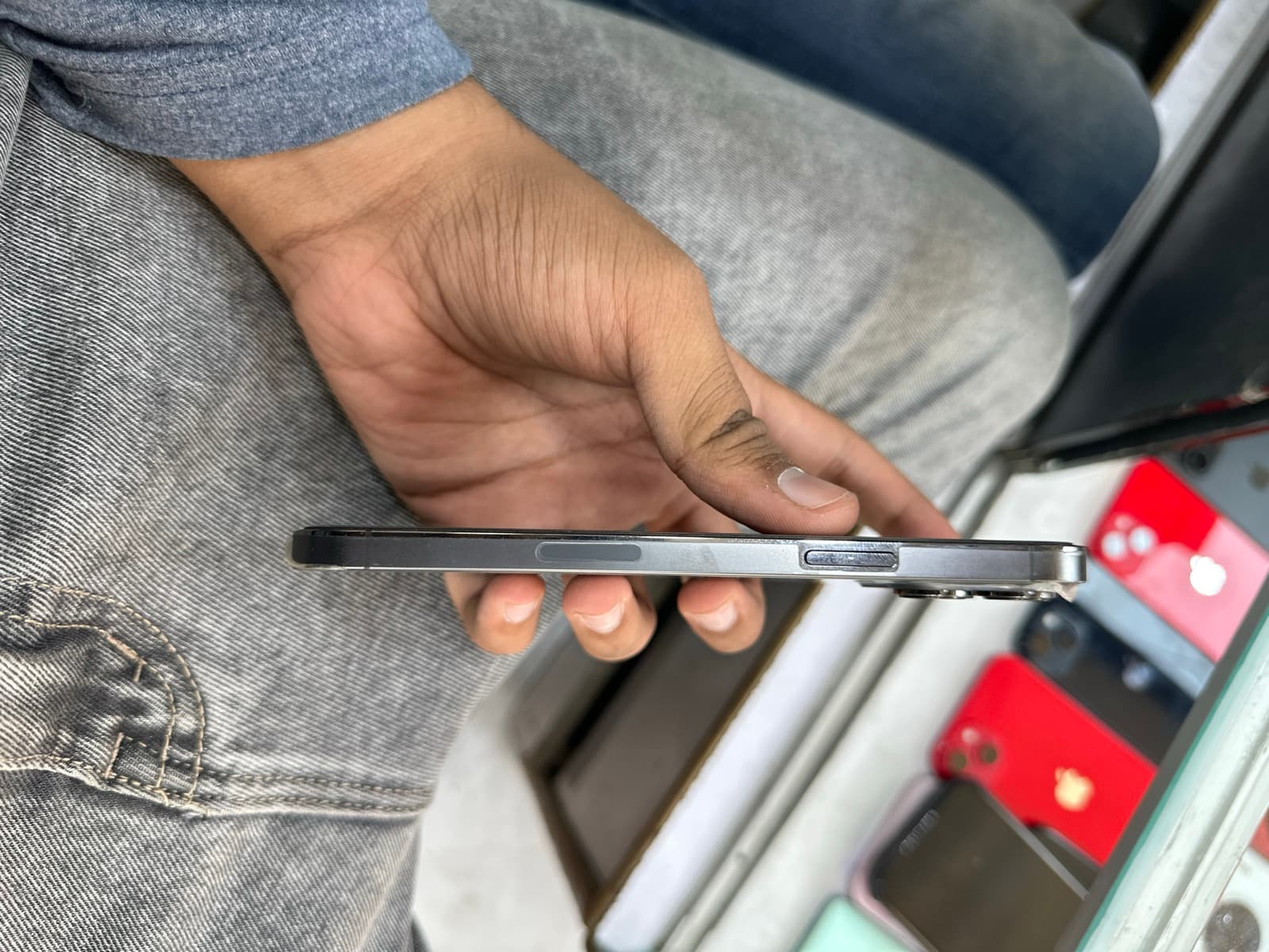 Apple iPhone 13 Pro Max 128GB in Graphite — photo 2