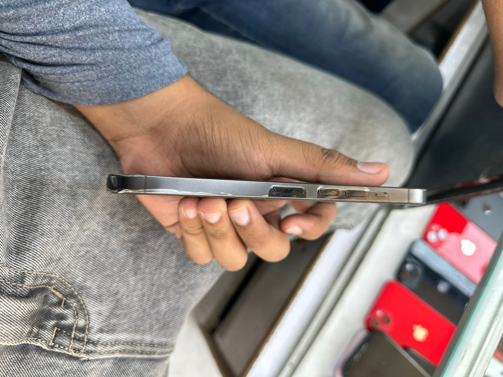 Apple iPhone 13 Pro Max 128GB in Graphite — photo 3