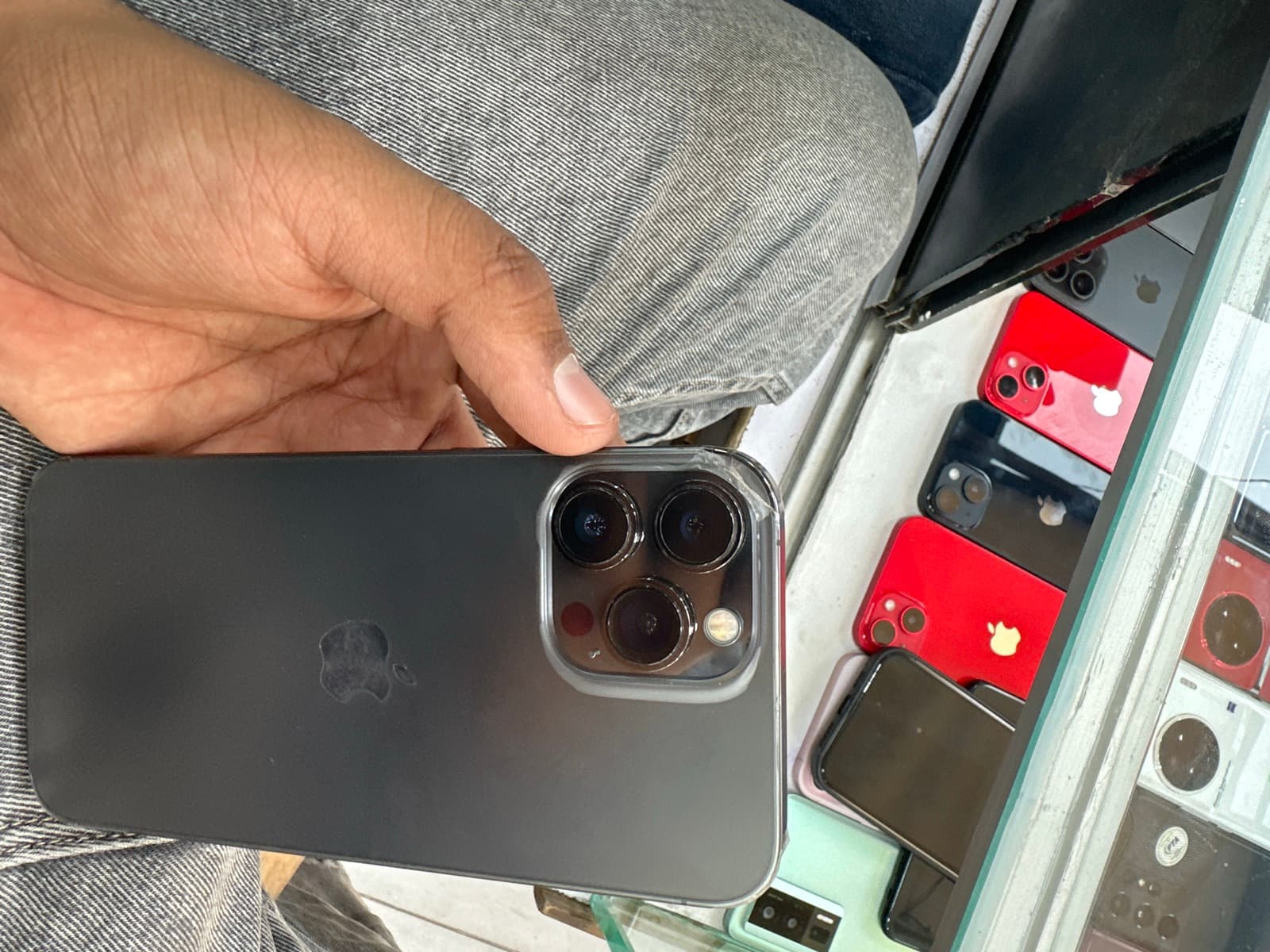 Apple iPhone 13 Pro Max 128GB in Graphite — photo 5