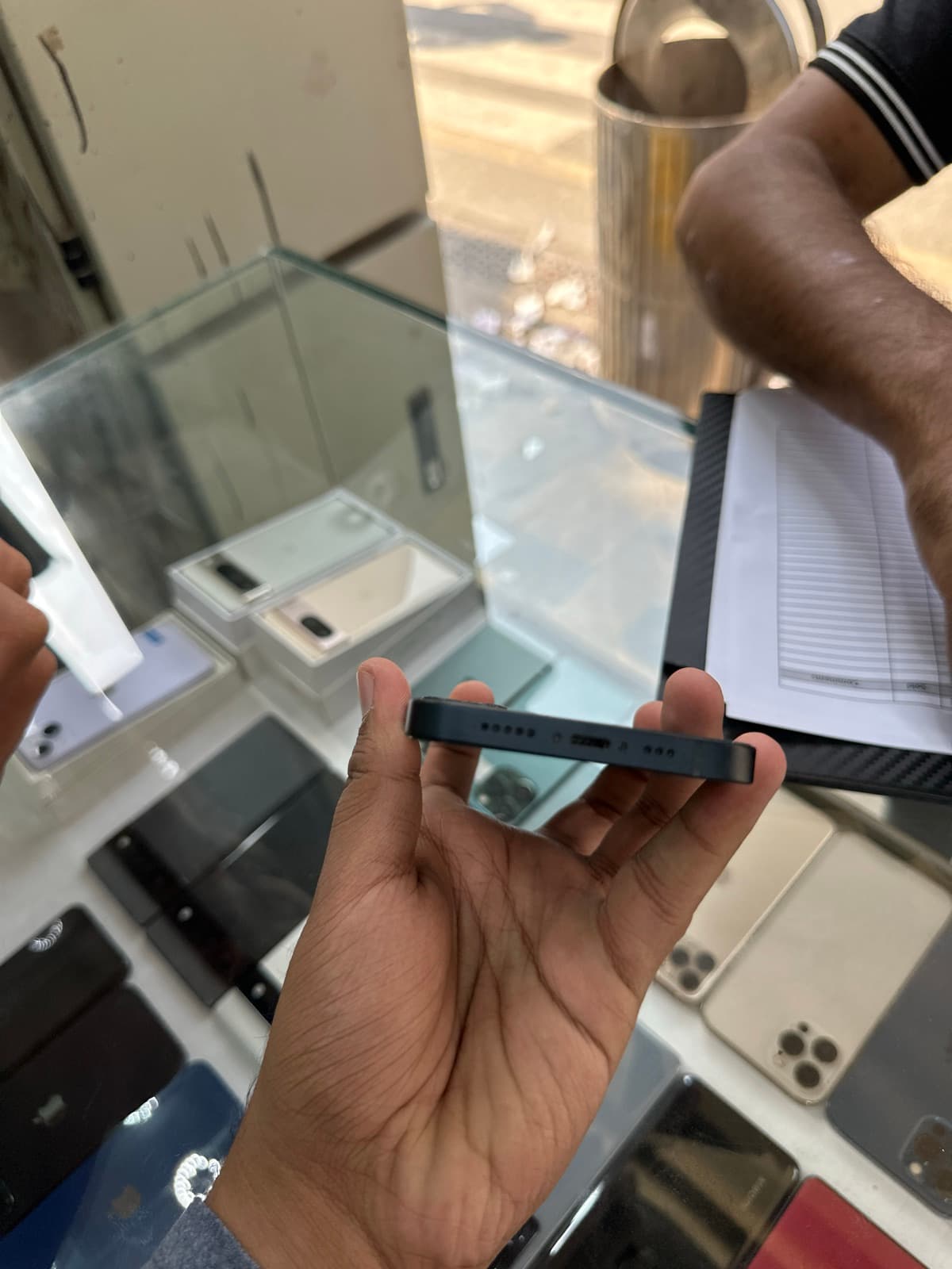 Apple iPhone 14 128GB in Midnight — photo 4