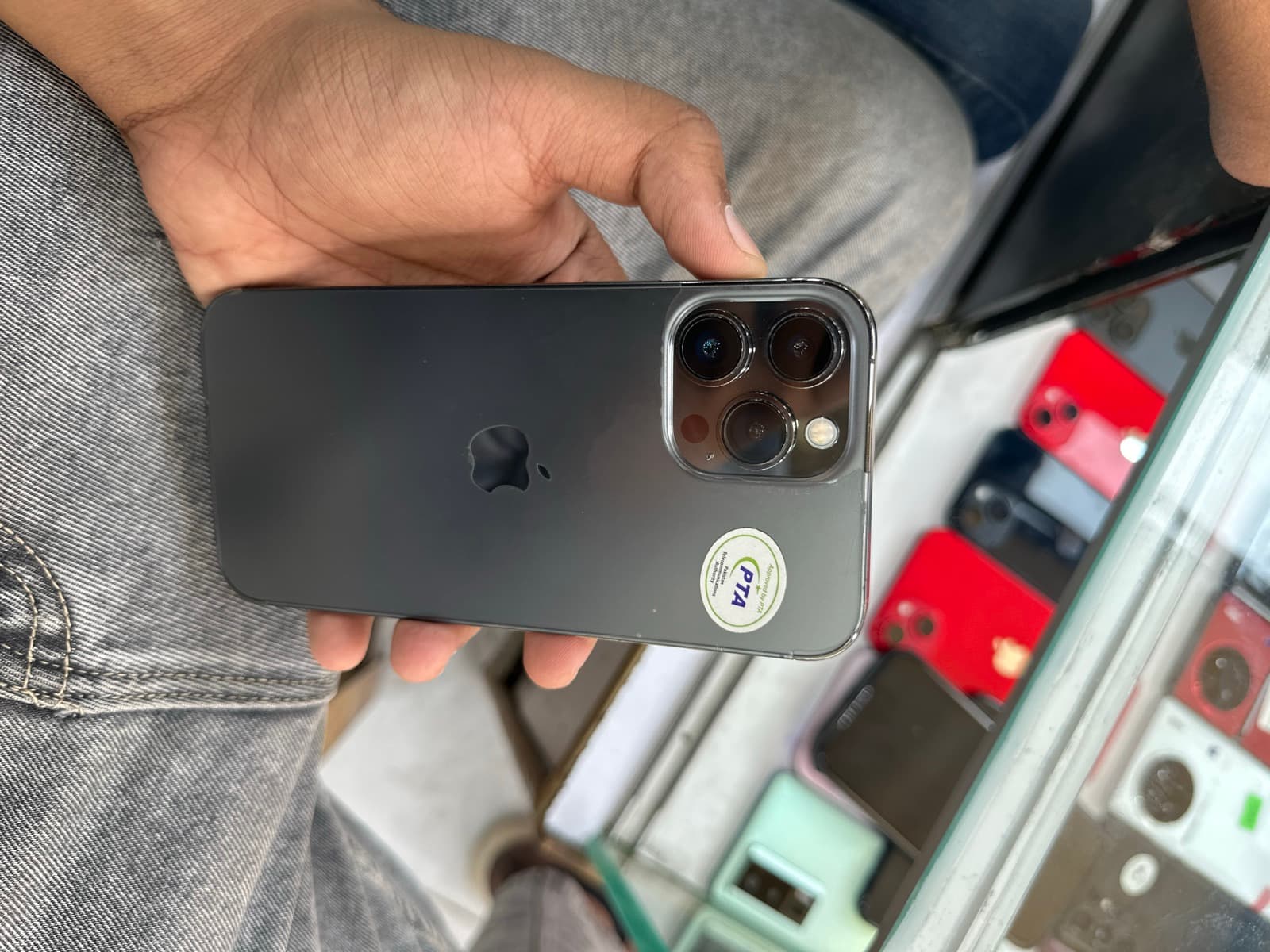 Apple iPhone 13 Pro Max 128GB in Graphite — photo 1
