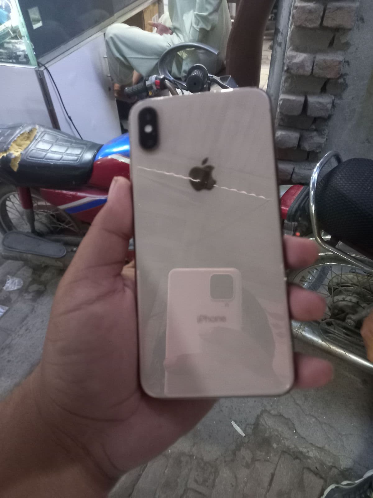 Apple iPhone XS Max 256GB in Gold — photo 1