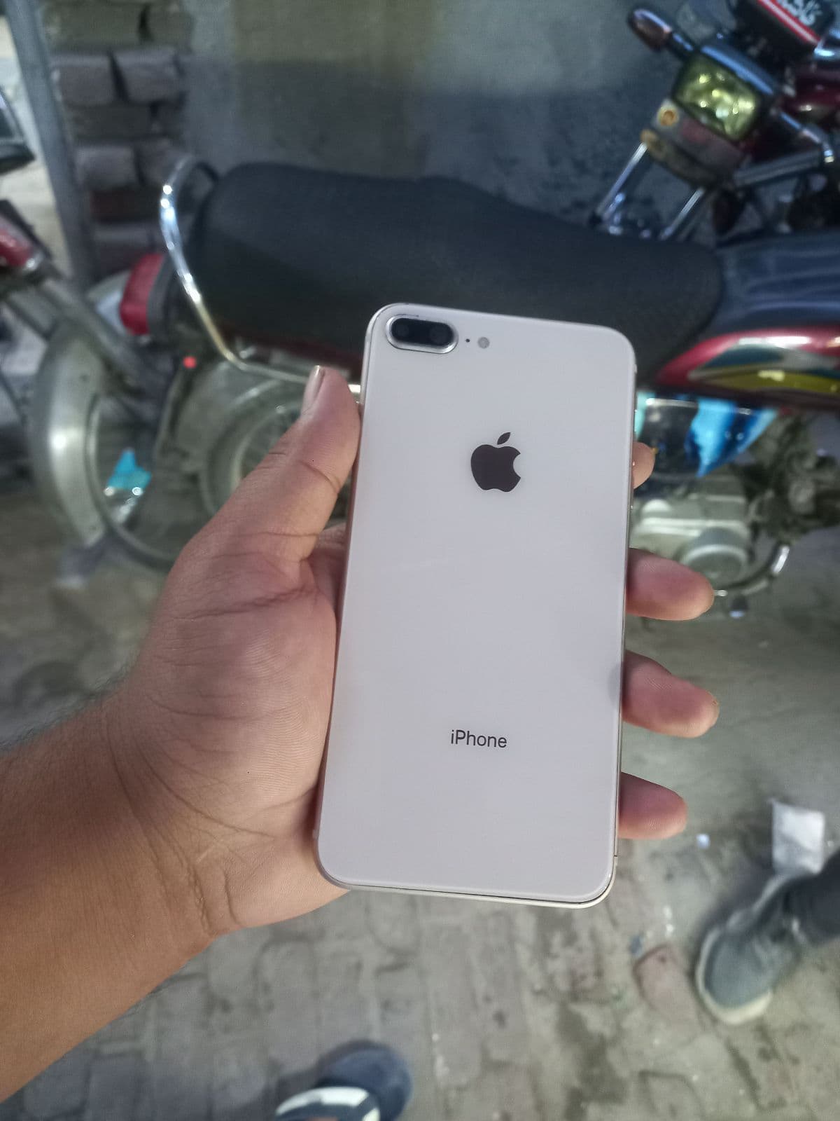 iPhone 8 Plus · 64GB