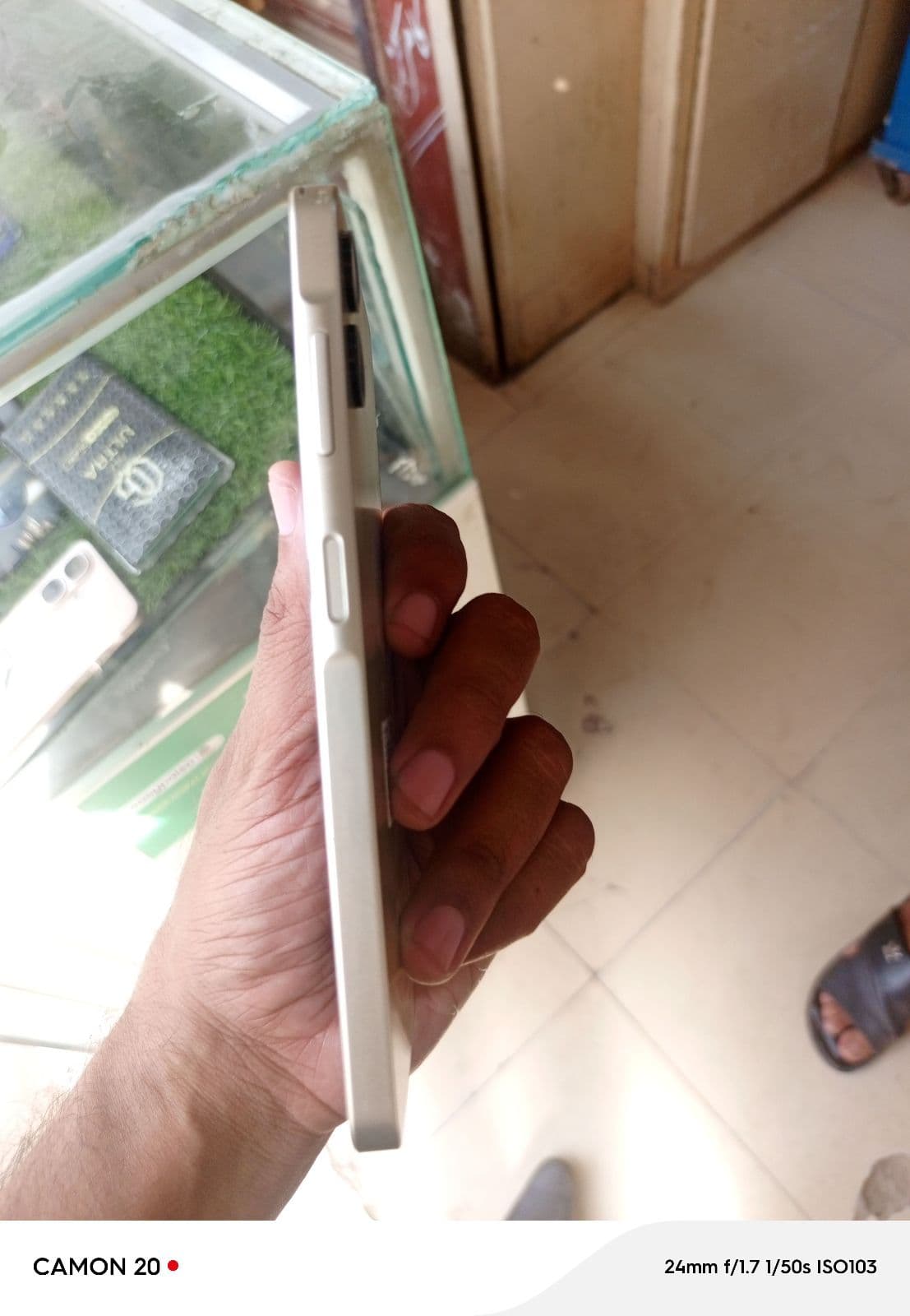 Samsung Galaxy A06 4GB / 128GB in Gold — photo 3