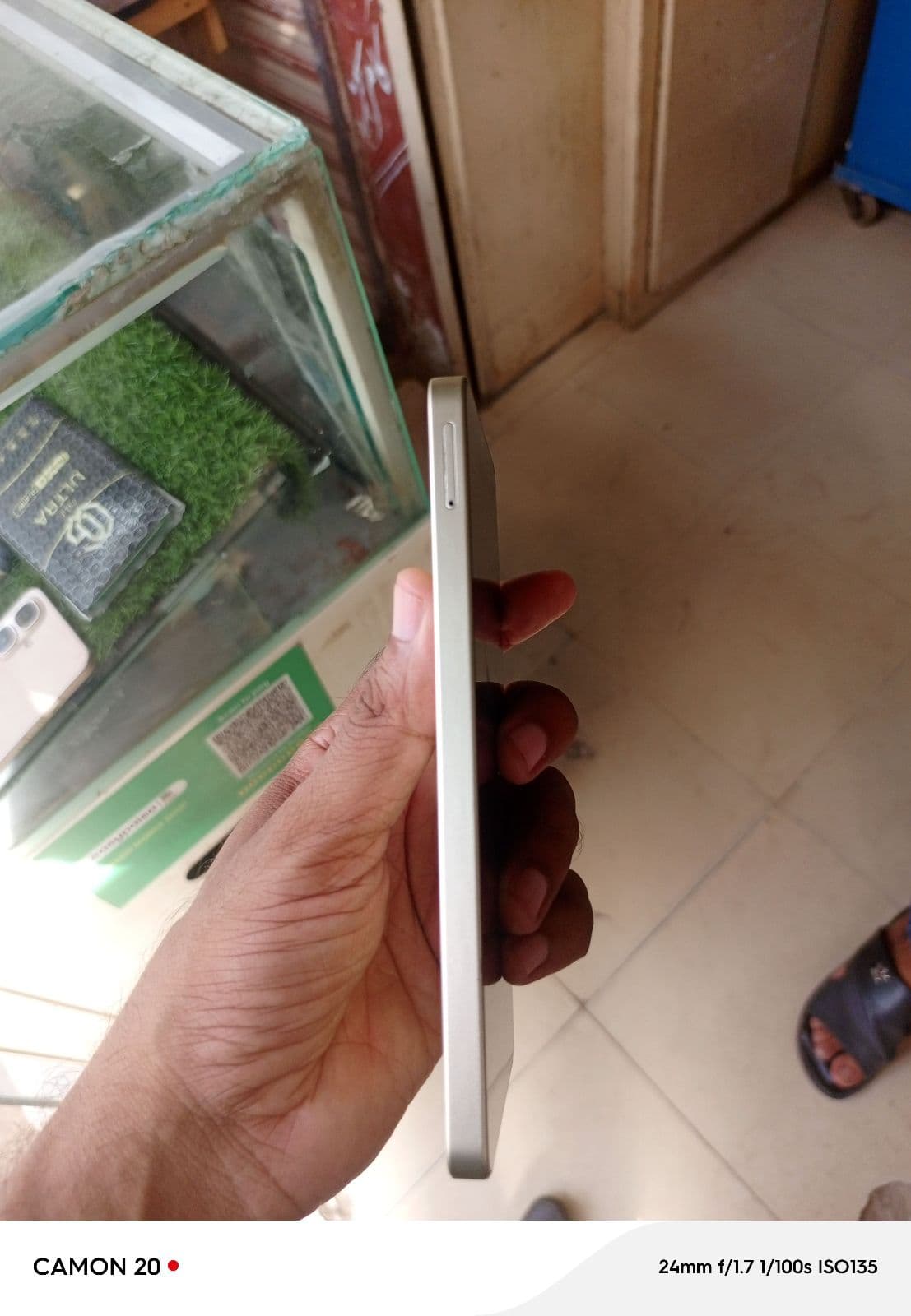 Samsung Galaxy A06 4GB / 128GB in Gold — photo 4