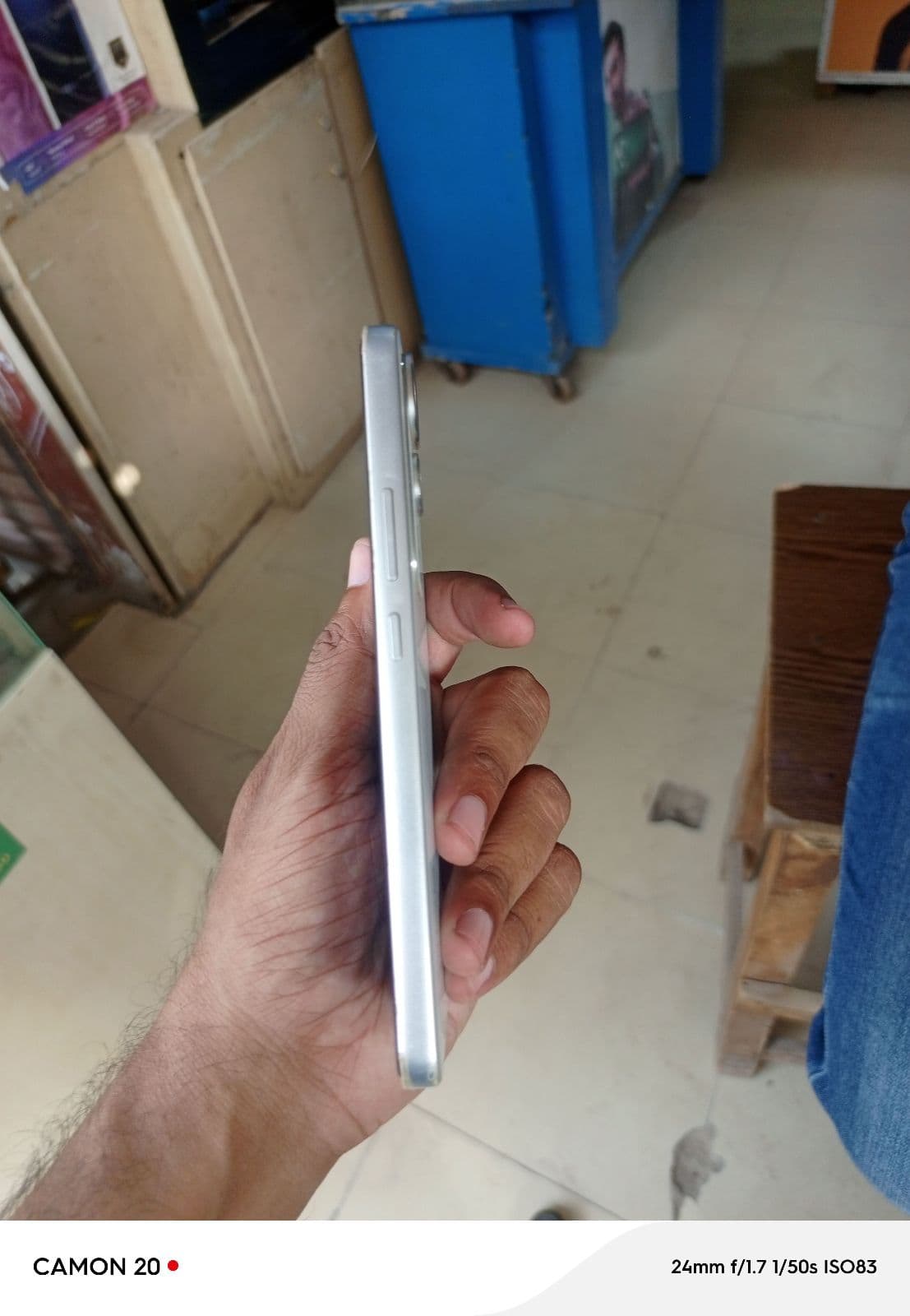 Vivo Y400 5G 8GB / 256GB in Glam White — photo 3