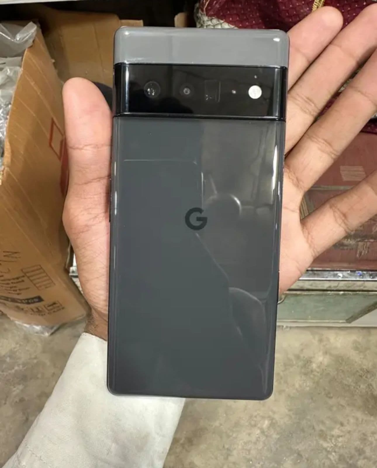 Google Pixel 6 Pro 12GB / 128GB in Stormy Black — photo 4