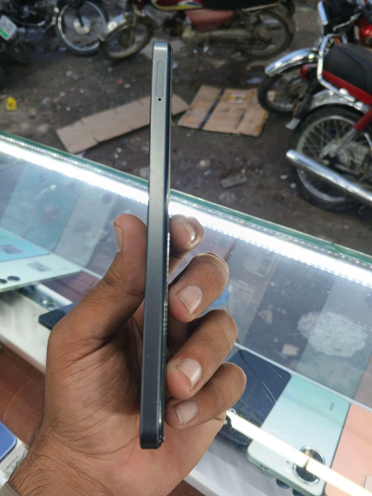 Realme Note 60x 4GB / 64GB in Marble Black — photo 2