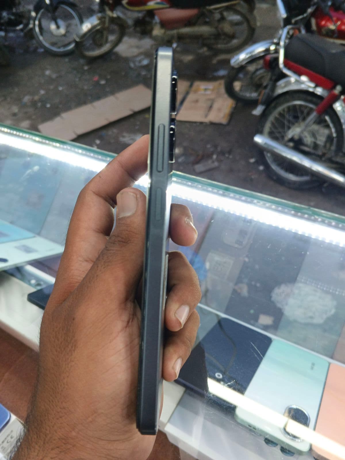 Realme Note 60x 4GB / 64GB in Marble Black — photo 3