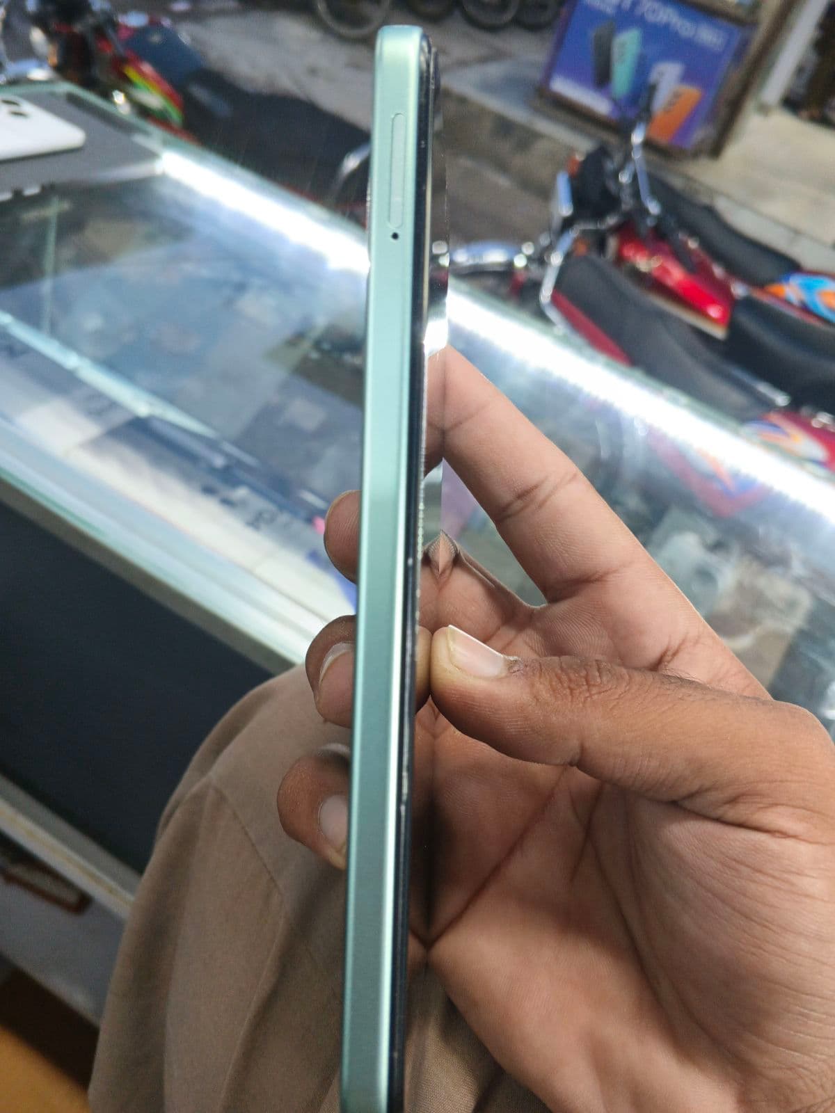 Infinix Hot 50i 6GB / 128GB in Sage Green — photo 3