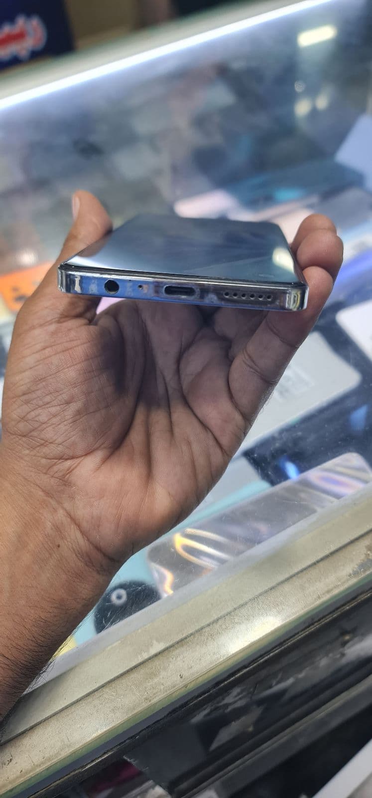 Tecno Camon 20 8GB / 256GB in Glacier Glow — photo 3
