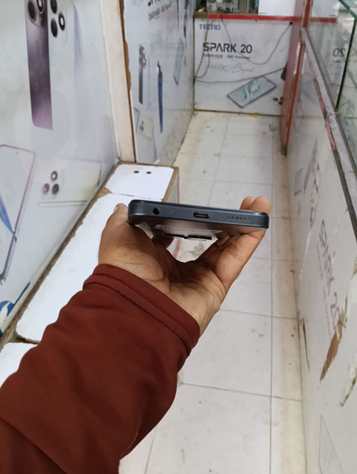 Infinix Smart 8 4GB / 64GB in Timber Black — photo 3