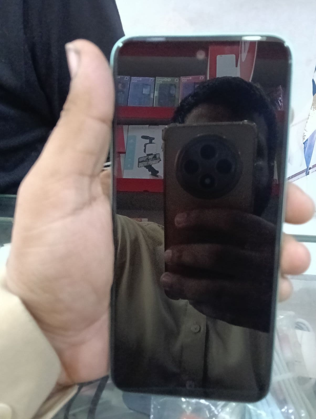 Tecno Spark Go 1 4GB / 64GB in Magic Skin Green — photo 2