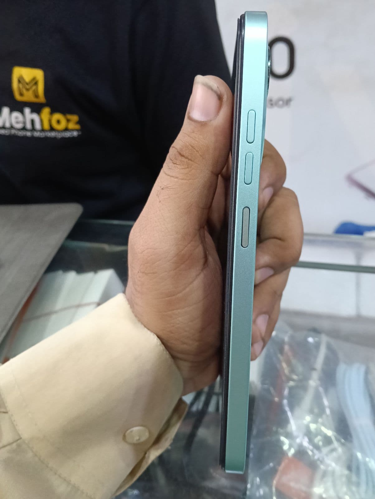 Tecno Spark Go 1 4GB / 64GB in Magic Skin Green — photo 4