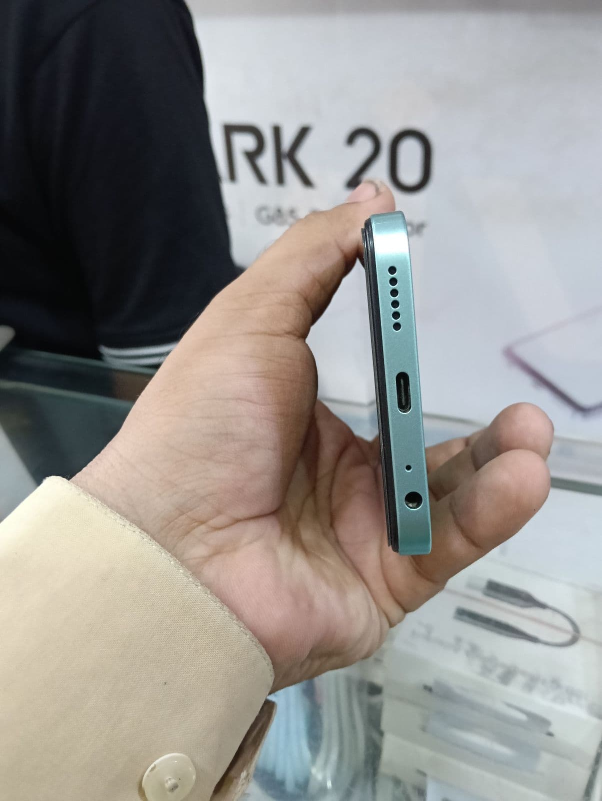Tecno Spark Go 1 4GB / 64GB in Magic Skin Green — photo 5