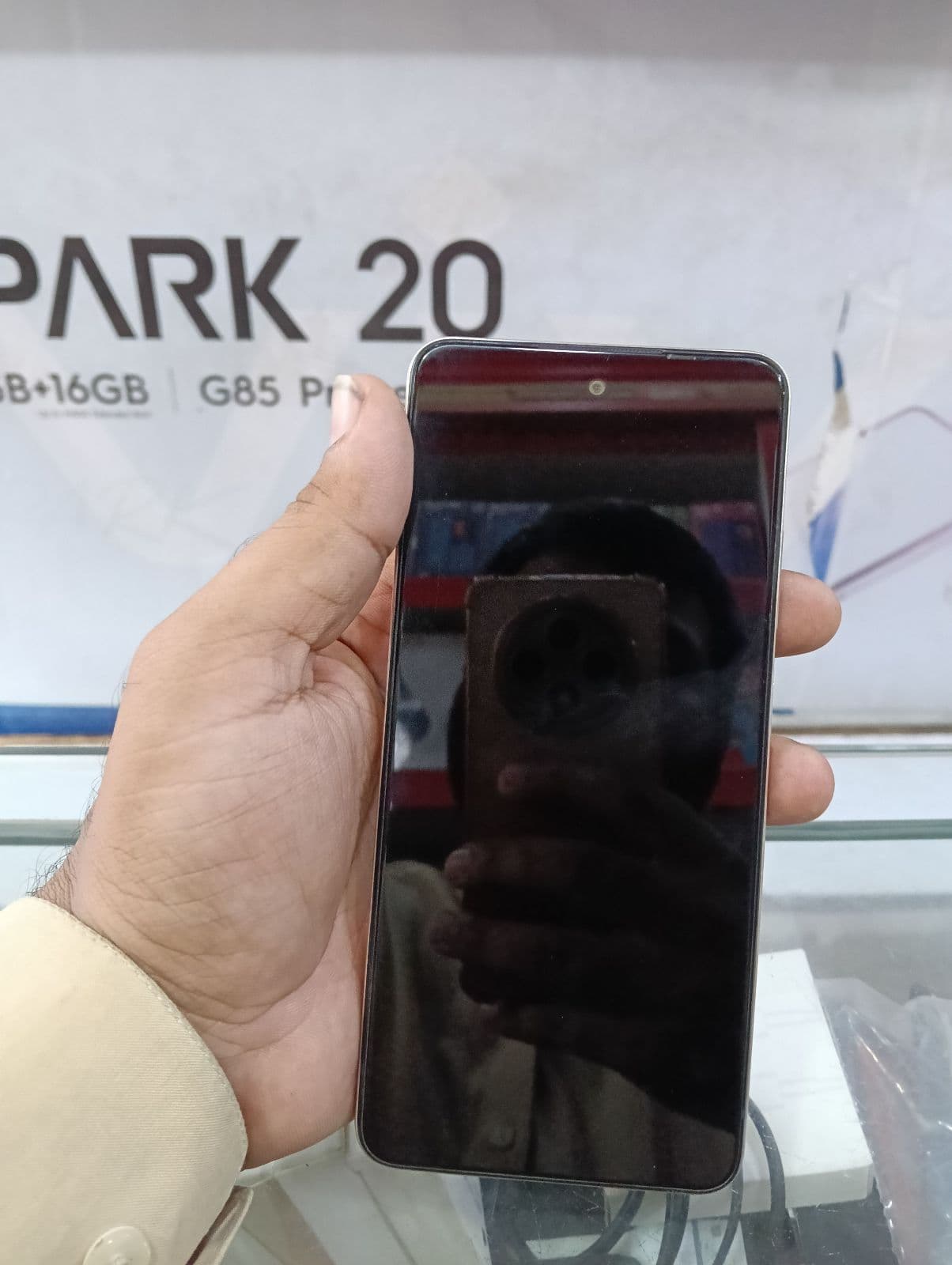Infinix Smart 8 Pro 4GB / 128GB in Shiny Gold — photo 2