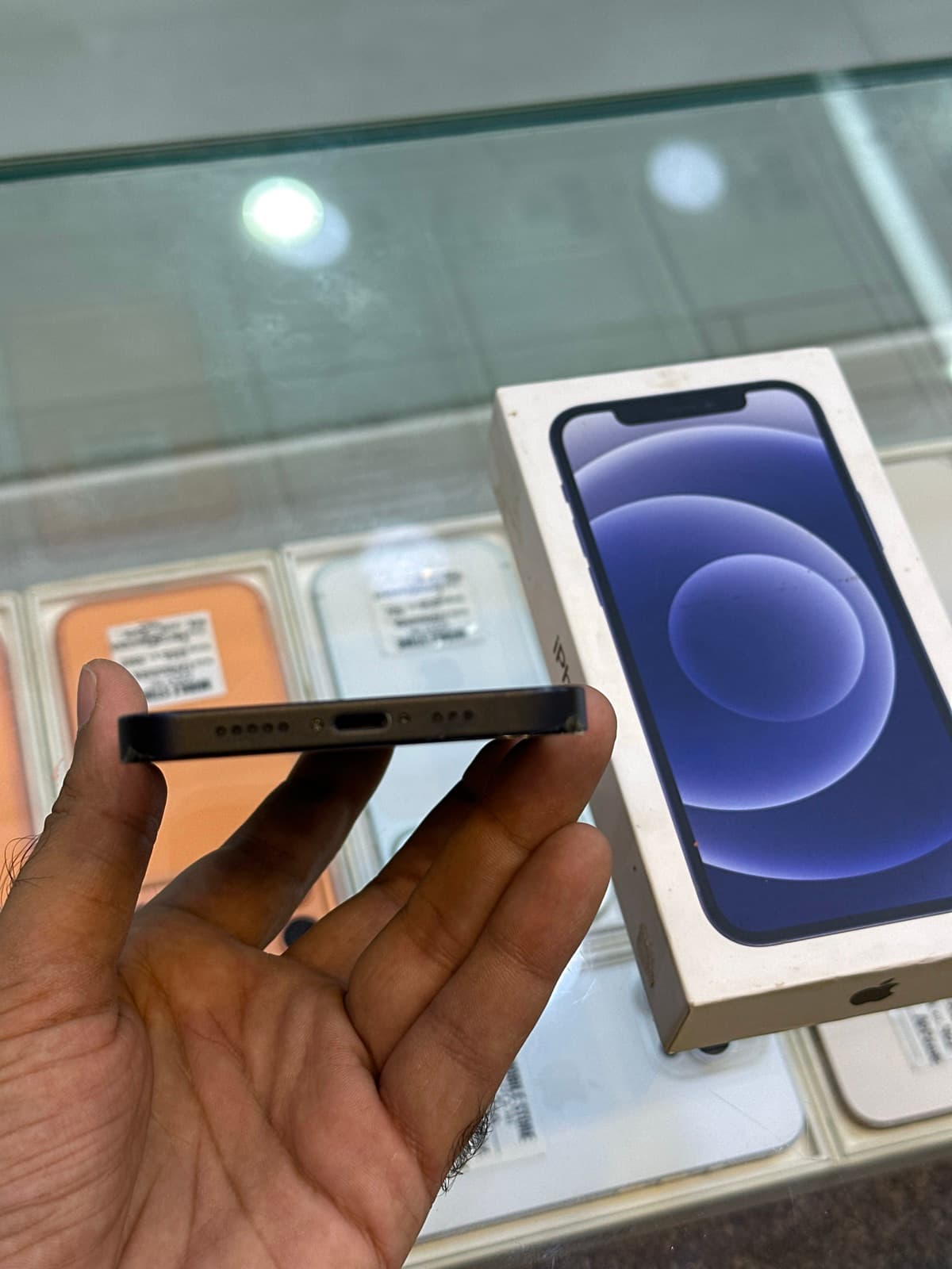 Apple iPhone 12 64GB in Black — photo 3