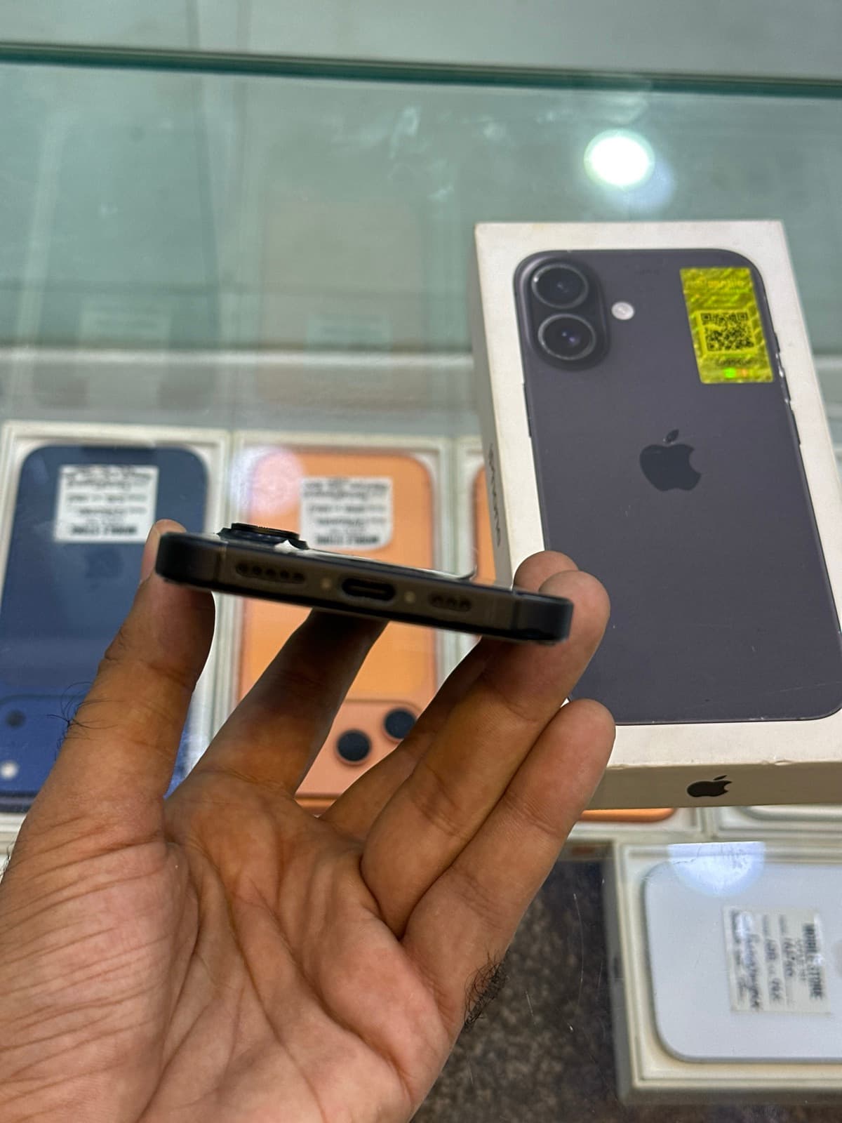 Apple iPhone 16 128GB in Black — photo 3