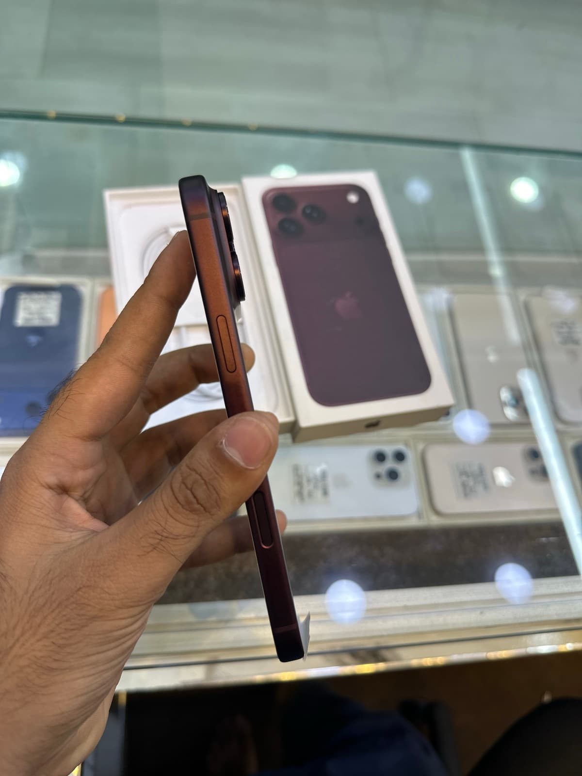 Apple iPhone 18 Pro Max 256GB in Burgundy — photo 2