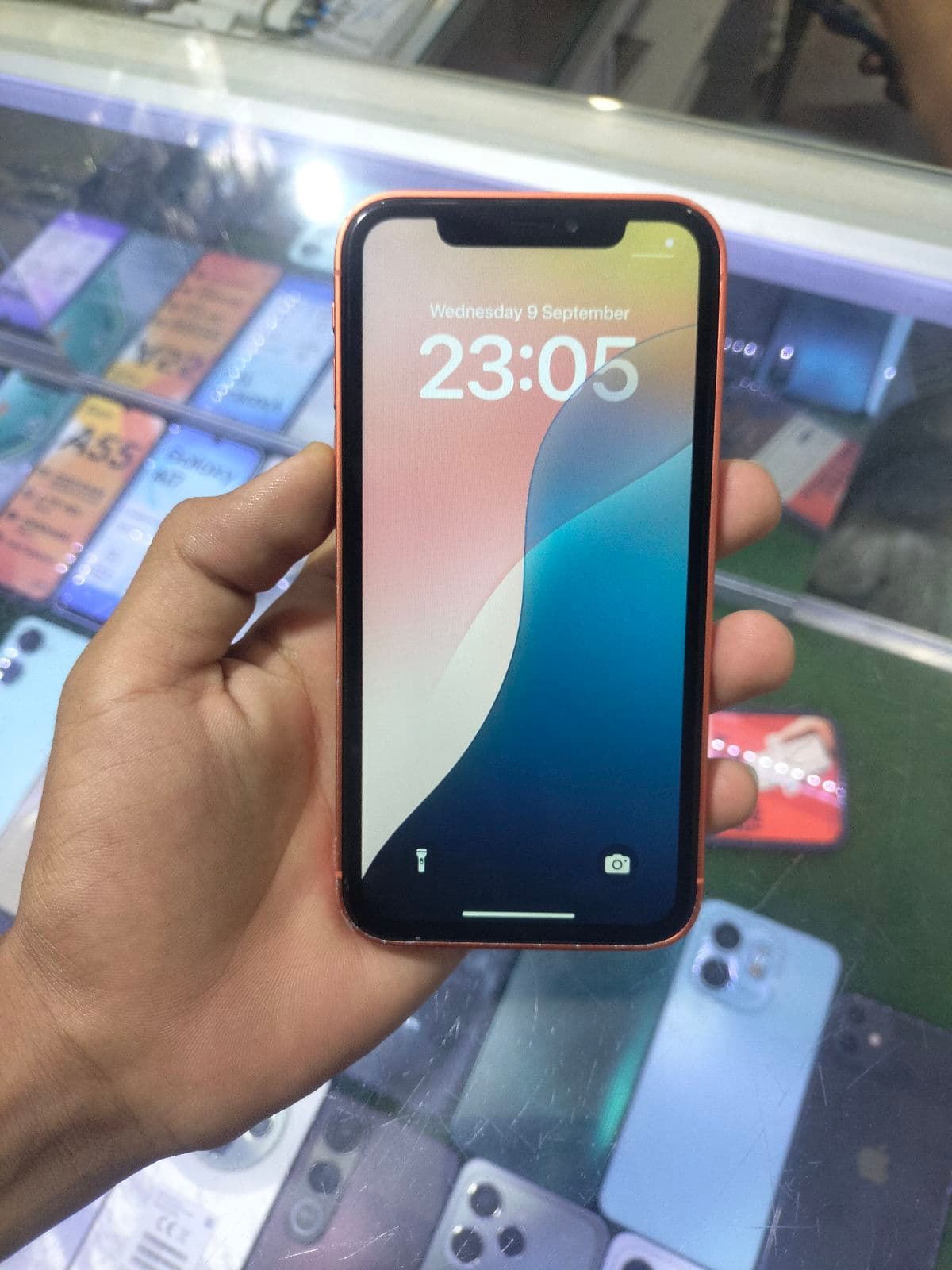 Apple iPhone XR 64GB in Yellow — photo 3