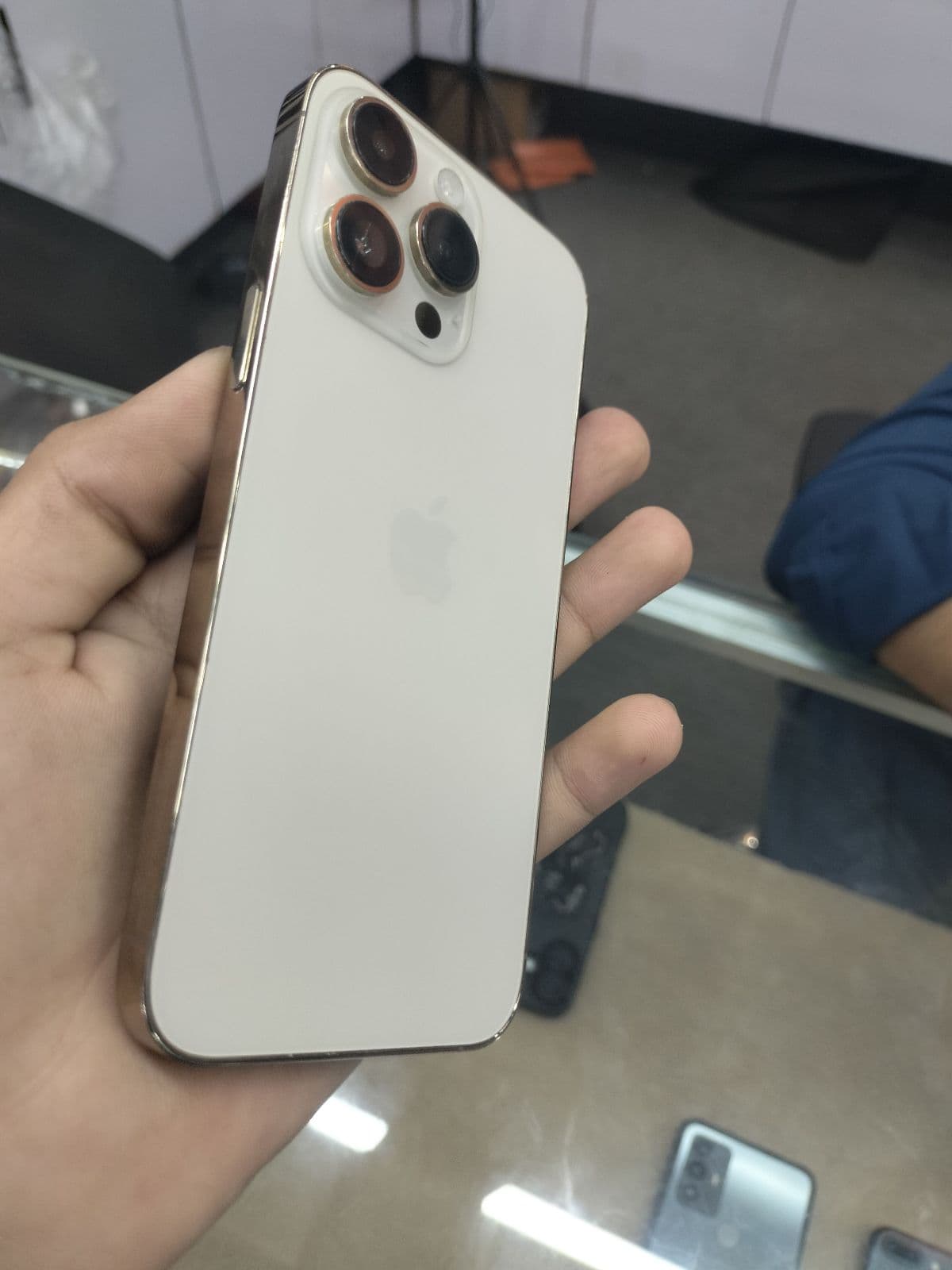 Apple iPhone 14 Pro Max 256GB in Gold — photo 2