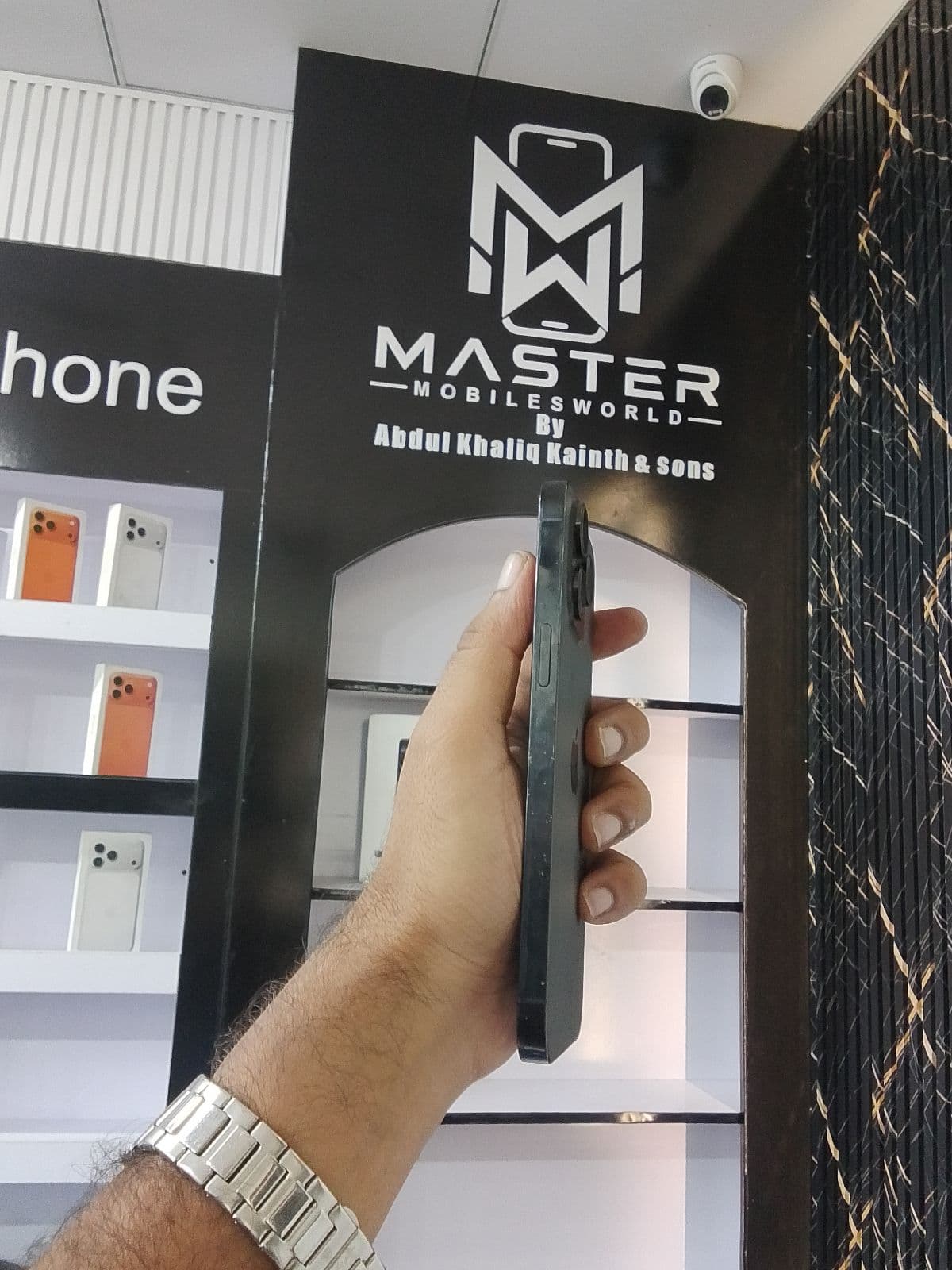 Apple iPhone 14 Pro Max 256GB in Space Black — photo 2