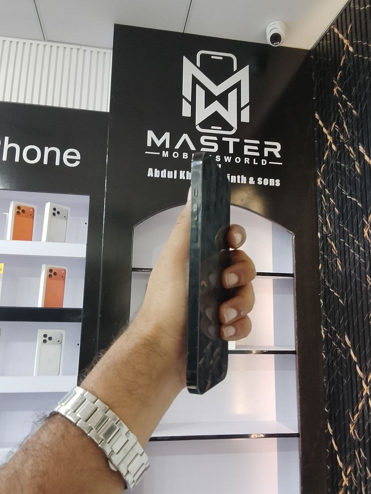 Apple iPhone 14 Pro Max 256GB in Space Black — photo 3