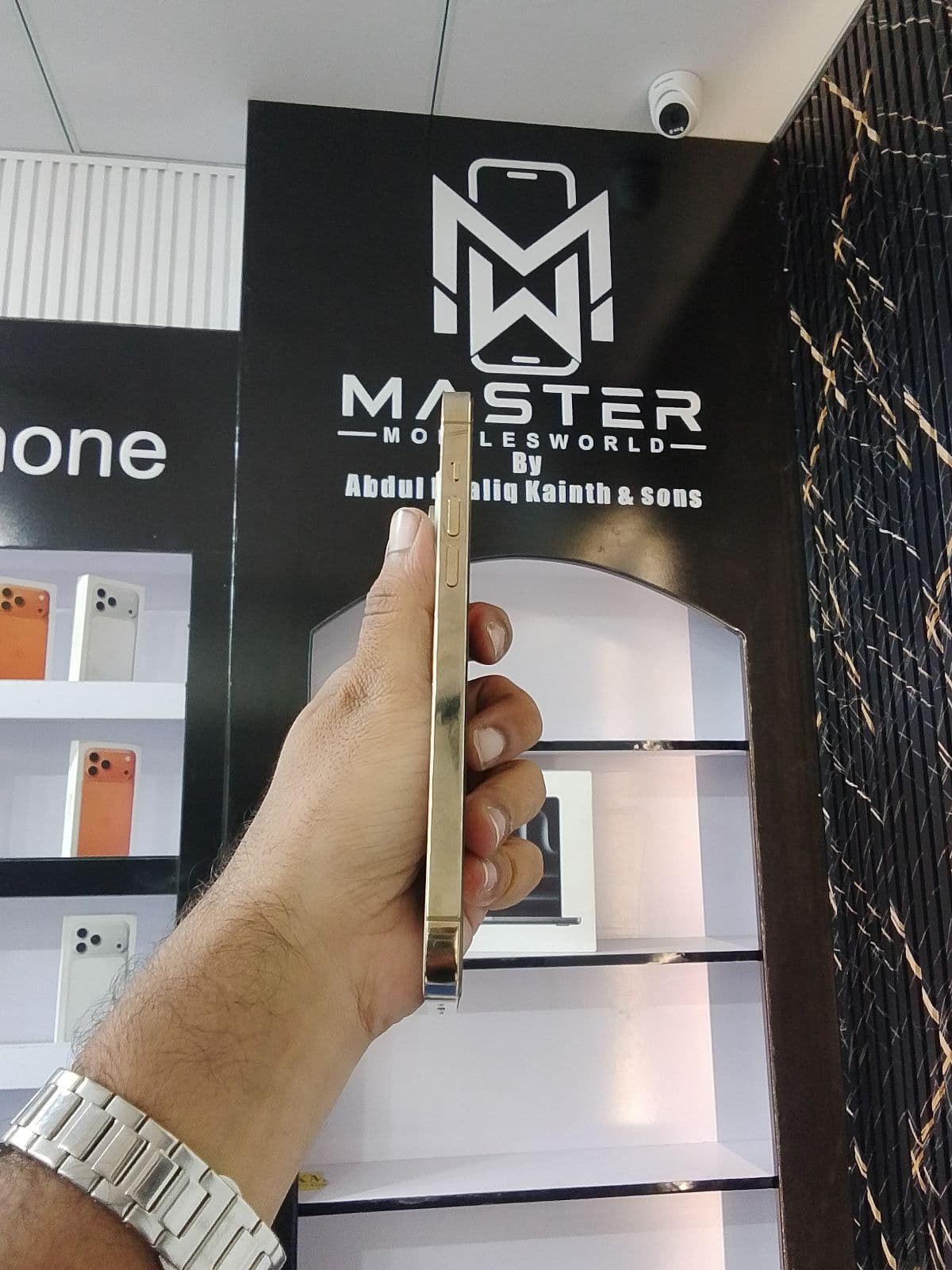 Apple iPhone 14 Pro Max 256GB in Gold — photo 3