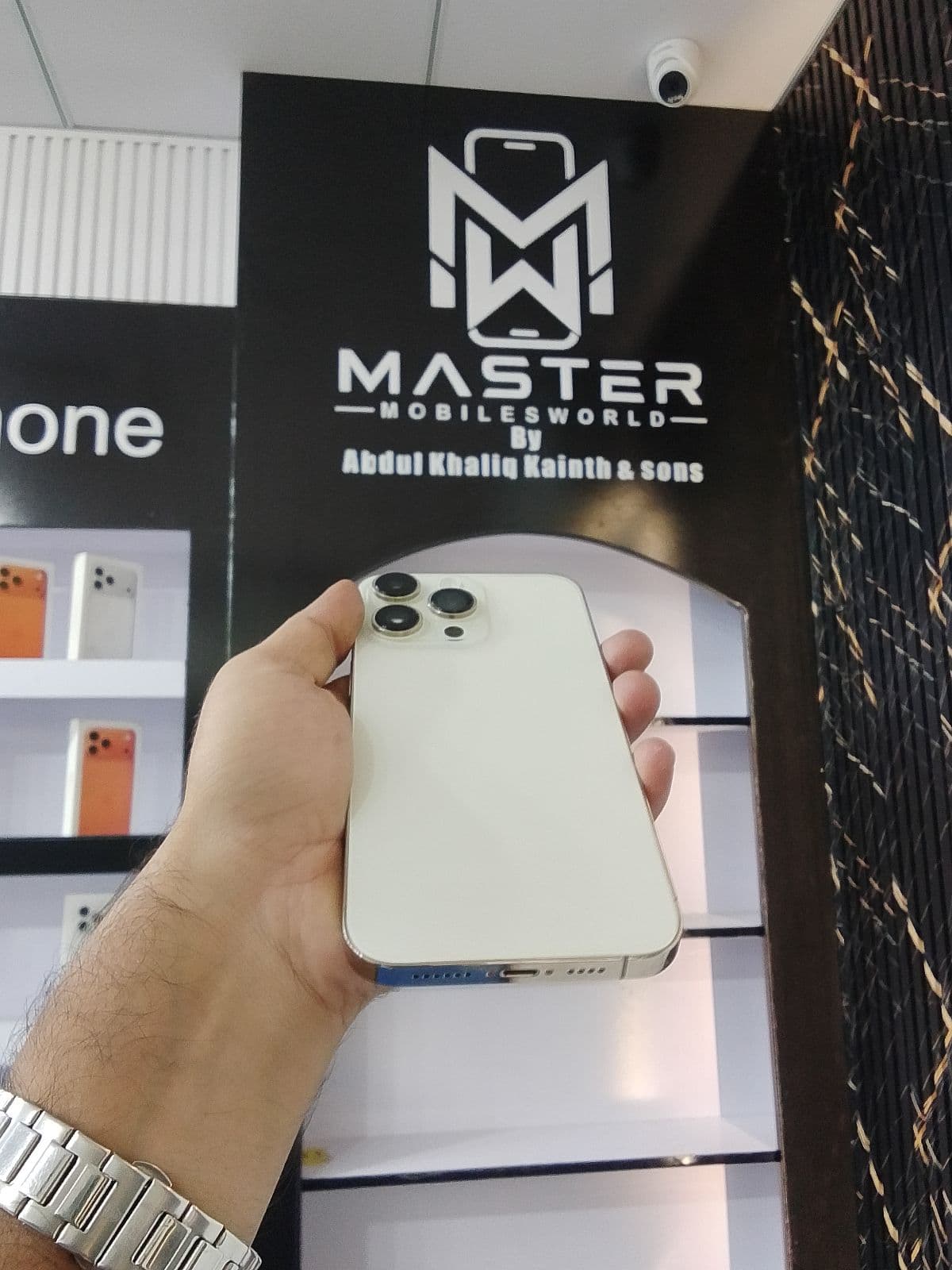 Apple iPhone 14 Pro Max 256GB in Gold — photo 4