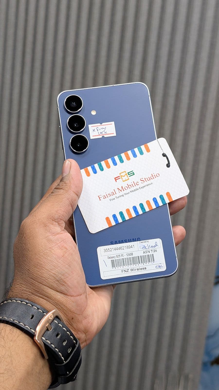 Samsung Galaxy S25 FE 8GB / 128GB in Navy — photo 2