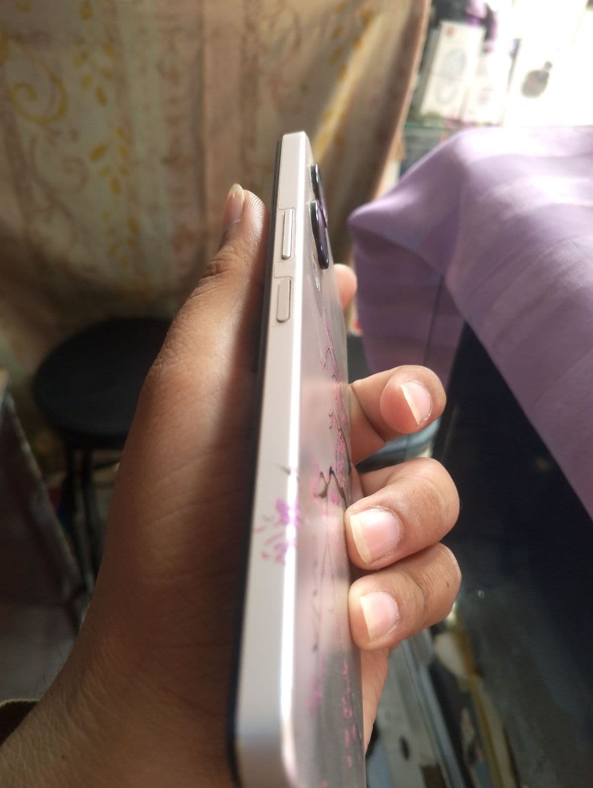 Vivo Y04 4GB / 64GB in Titanium Gold — photo 2
