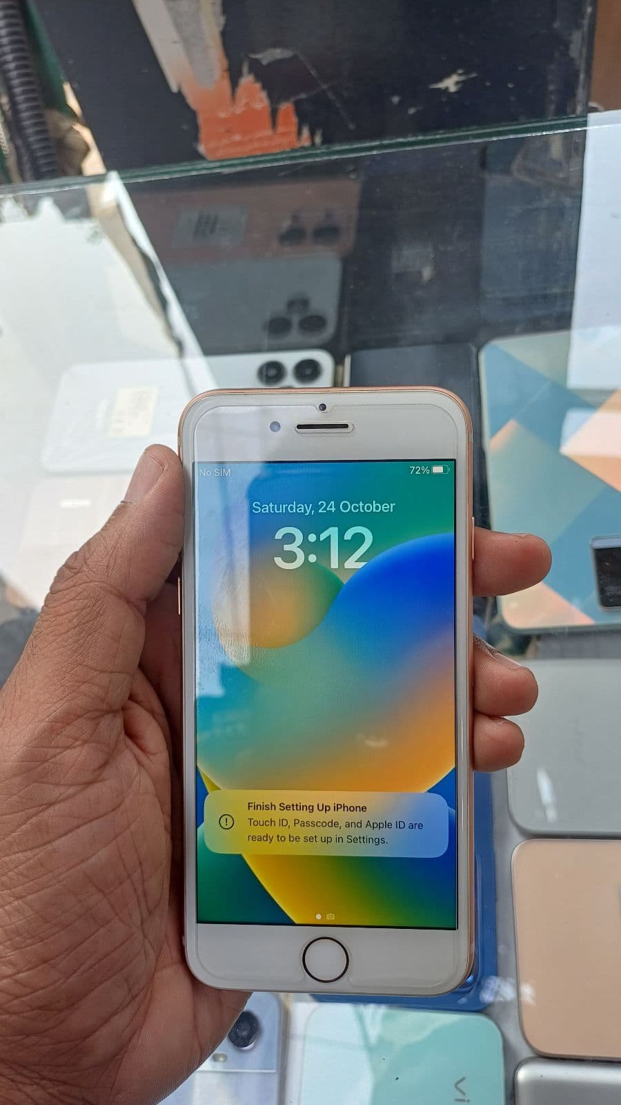 Apple iPhone 8 64GB in Gold — photo 2